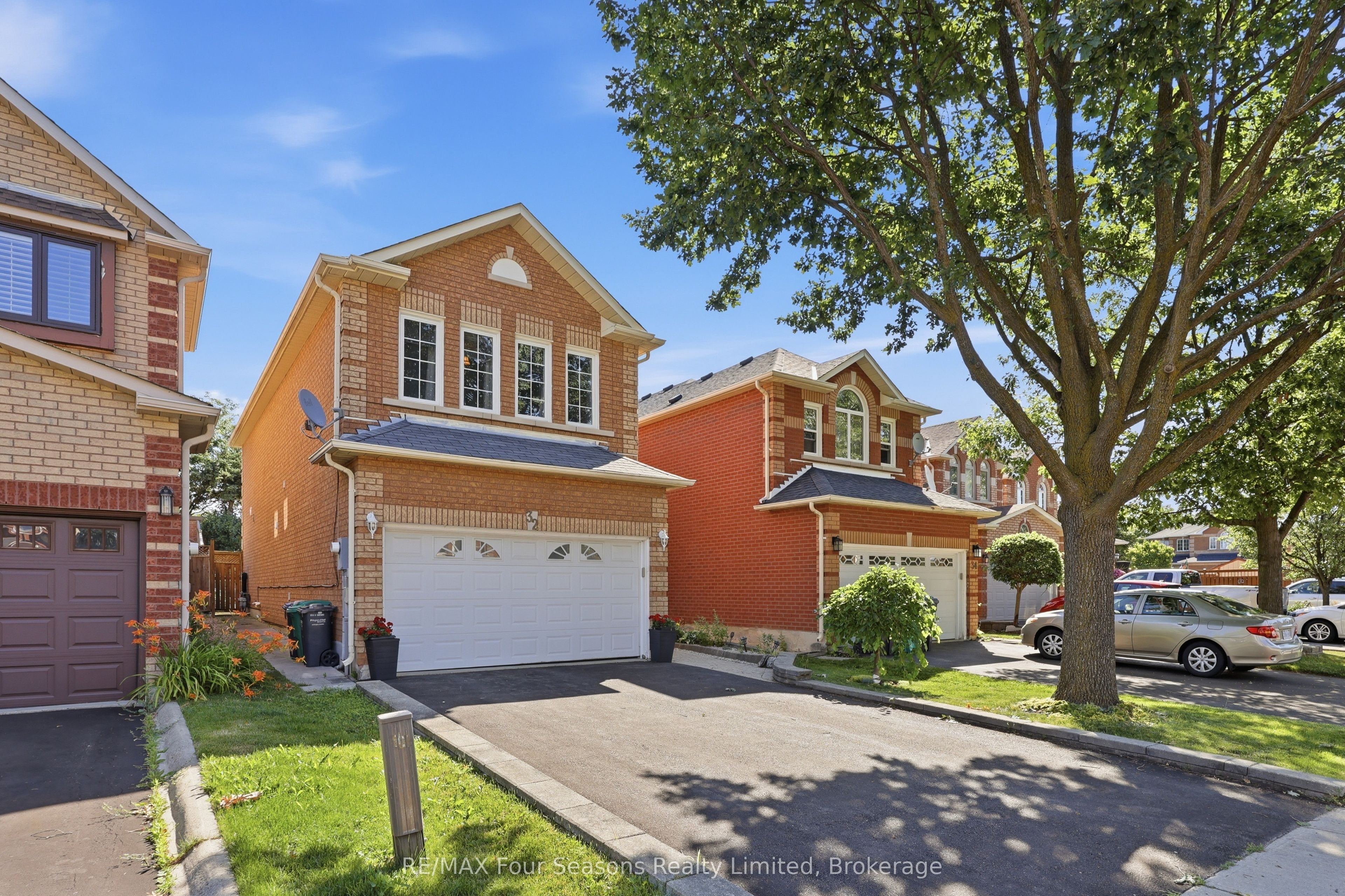 32 Faithknight Court, Brampton, ON L7A 1H9 photo 3