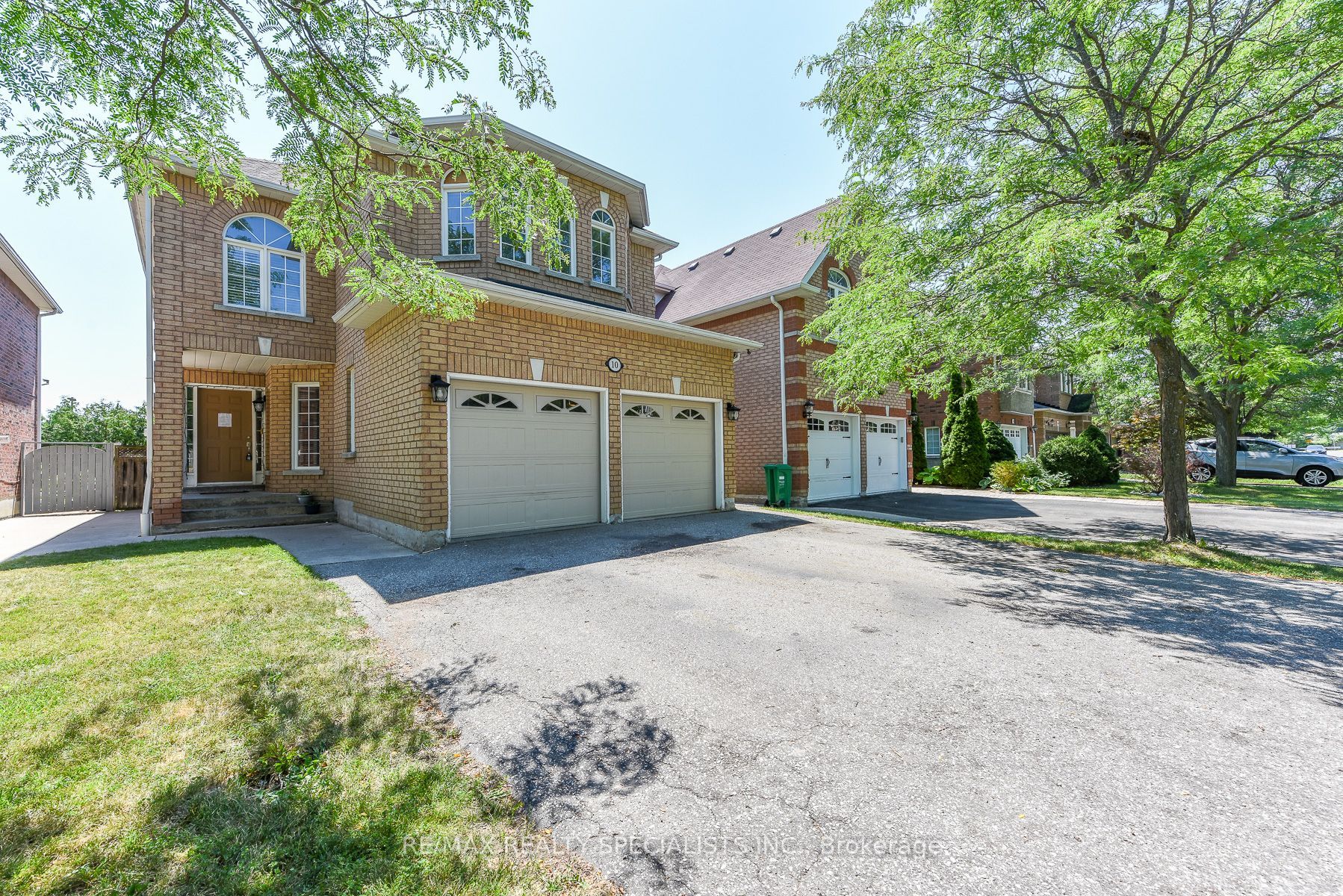 10 Sweet Briar Lane, Brampton, ON L6Z 4V3 photo 2