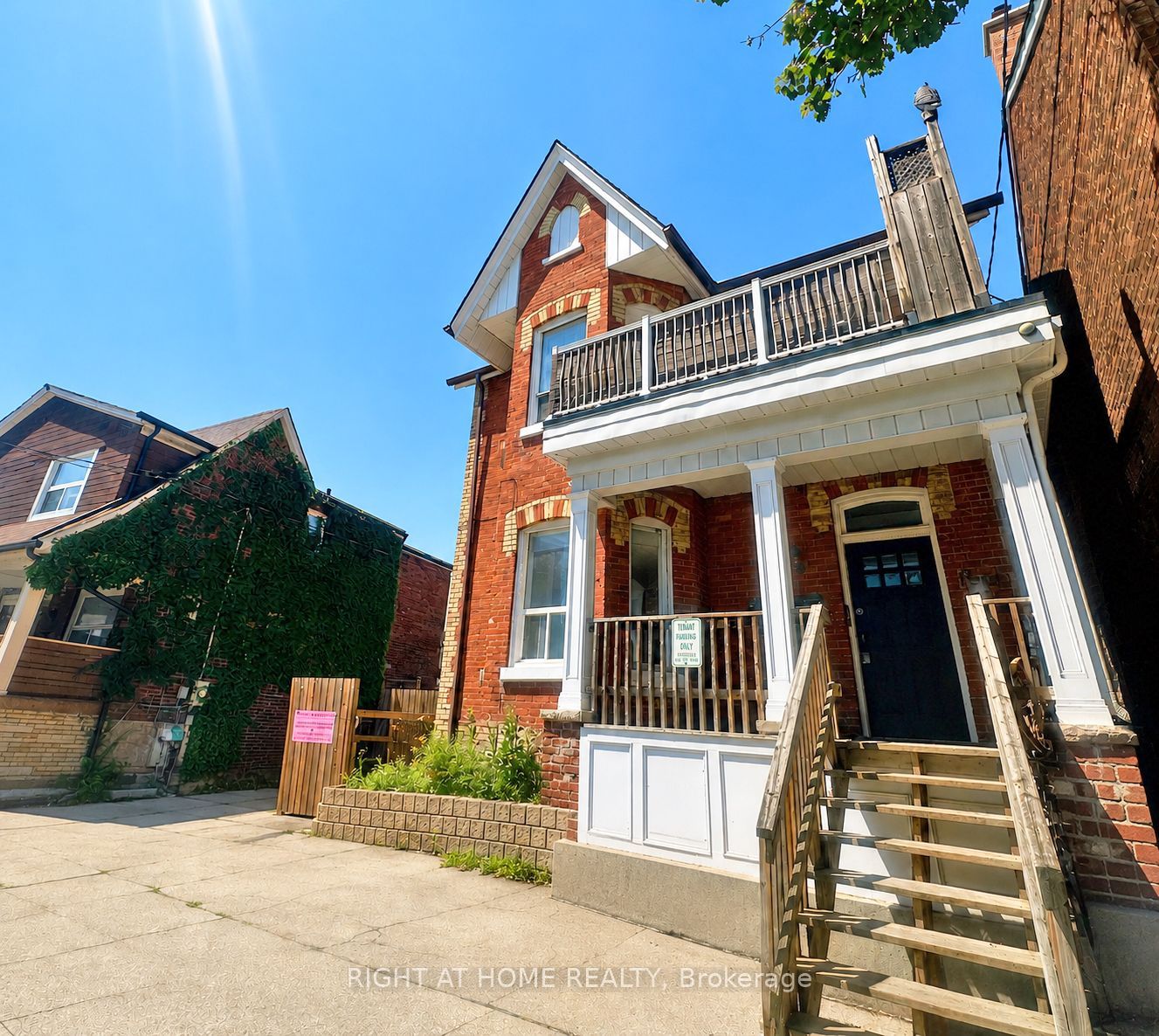 1960 Davenport Road 101, Toronto, ON M6N 1C2