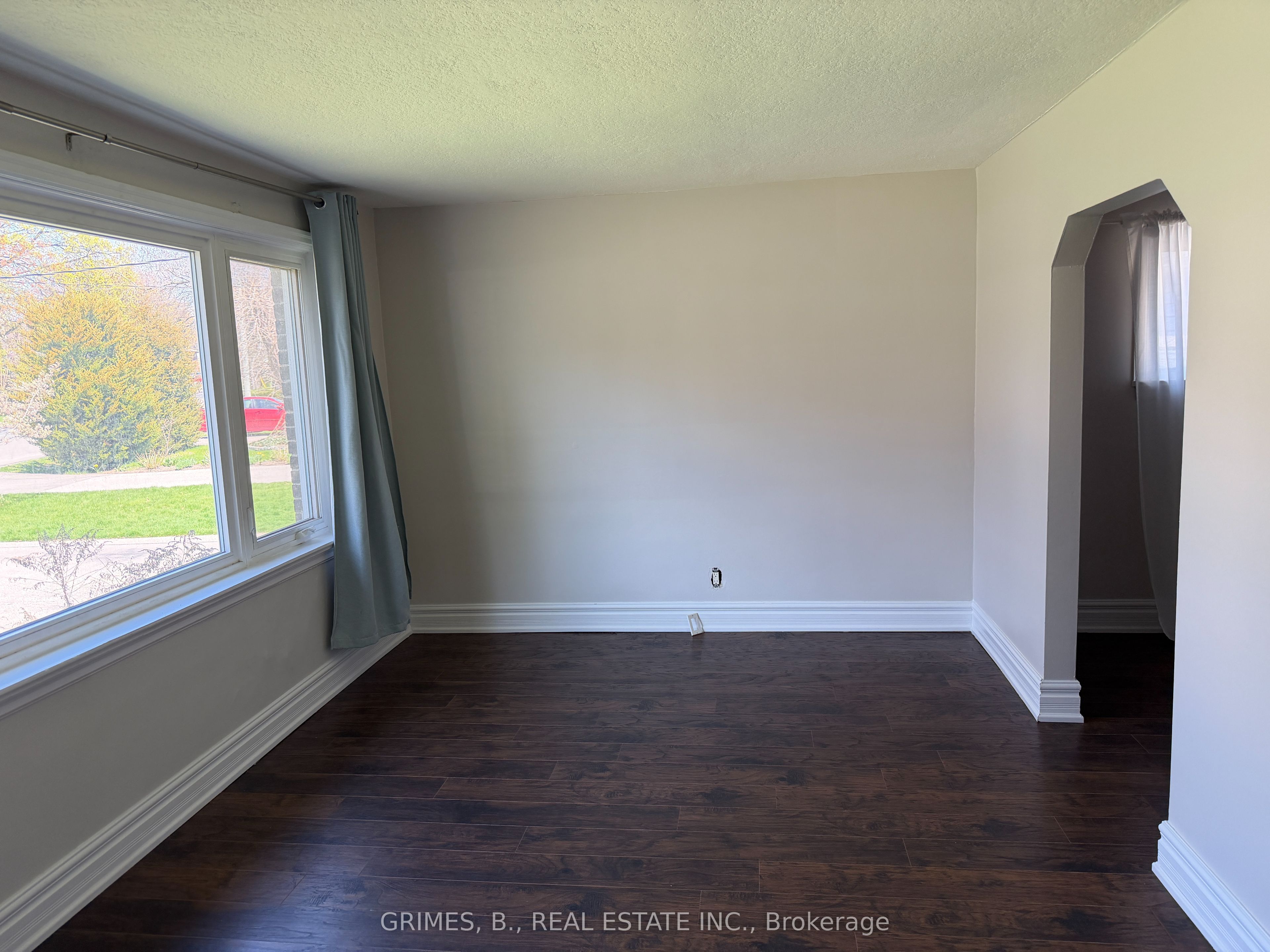 35 Enfield Avenue S, Toronto, ON M8W 1T6 photo 3
