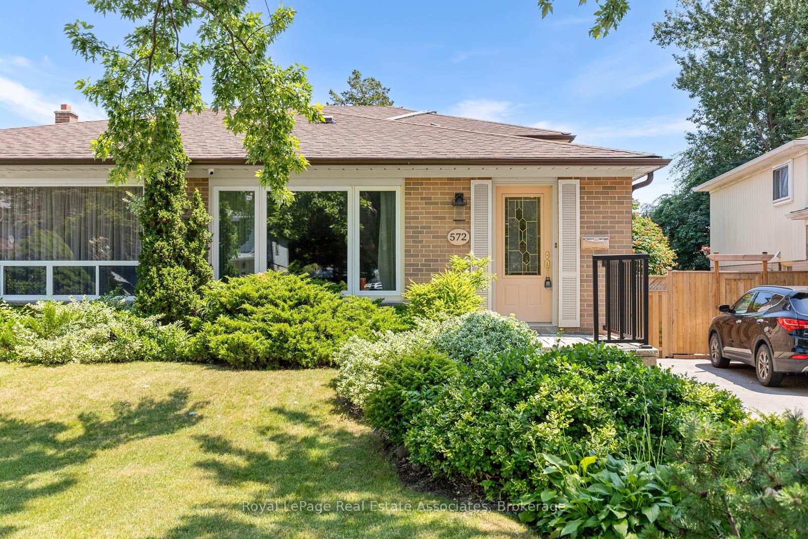 572 Tedwyn Drive, Mississauga, ON L5A 1J9