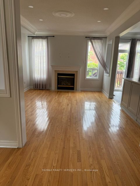 27 Village Lake Crescent, Brampton, ON L6S 6K2 photo 4