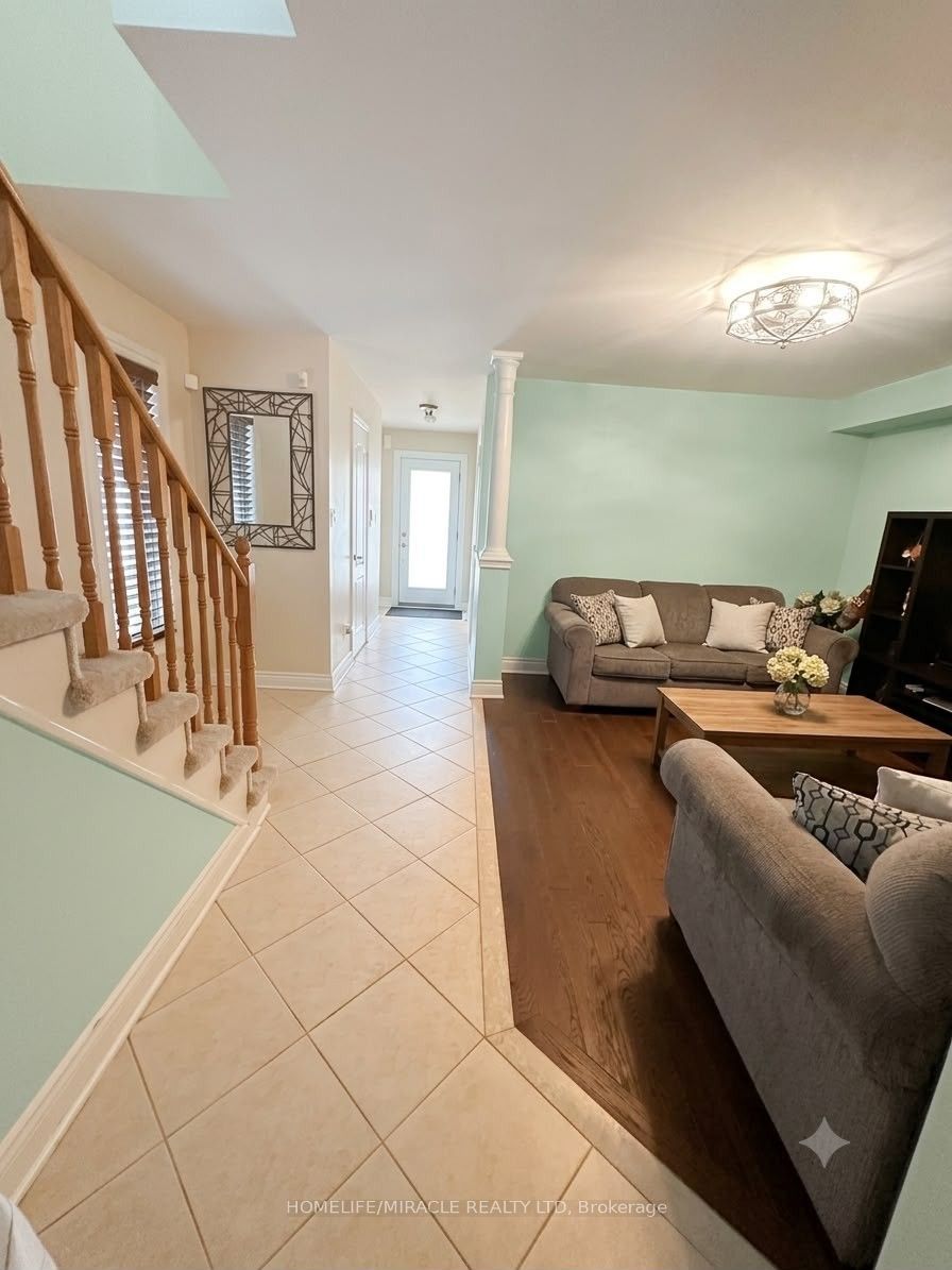 146 Cadillac Crescent, Brampton, ON L7A 3B4 photo 4