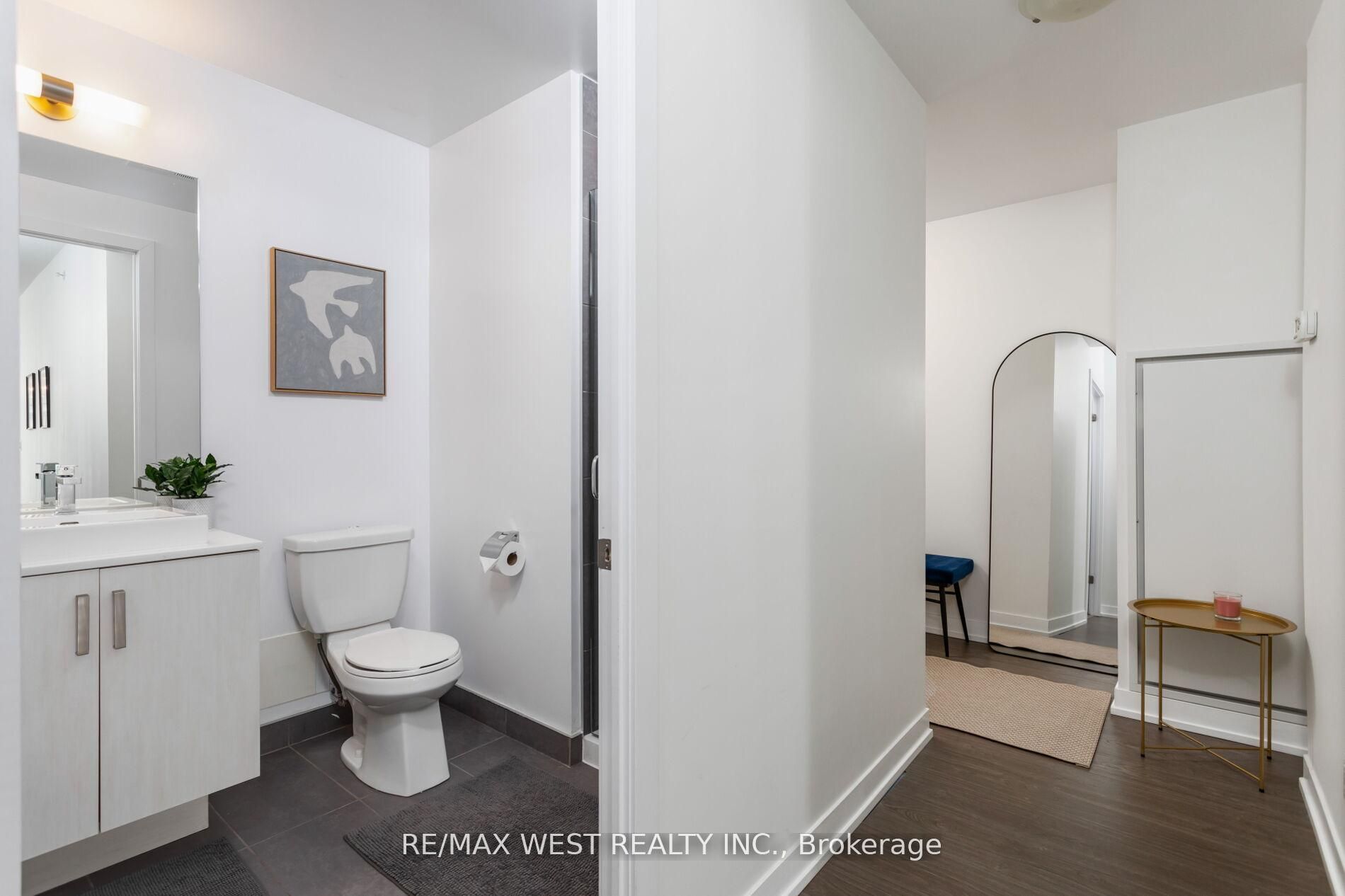 36 Howard Park Avenue 603, Toronto, ON M6R 0A5 photo 2