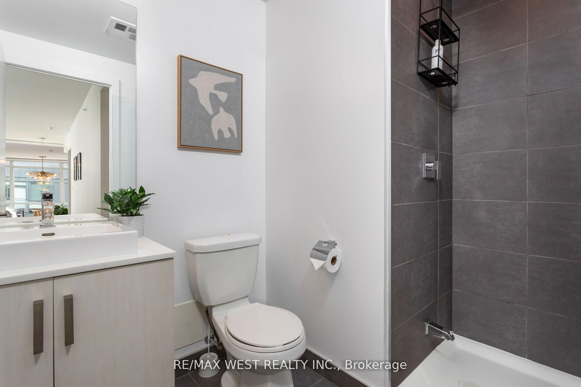 36 Howard Park Avenue 603, Toronto, ON M6R 0A5 photo 3