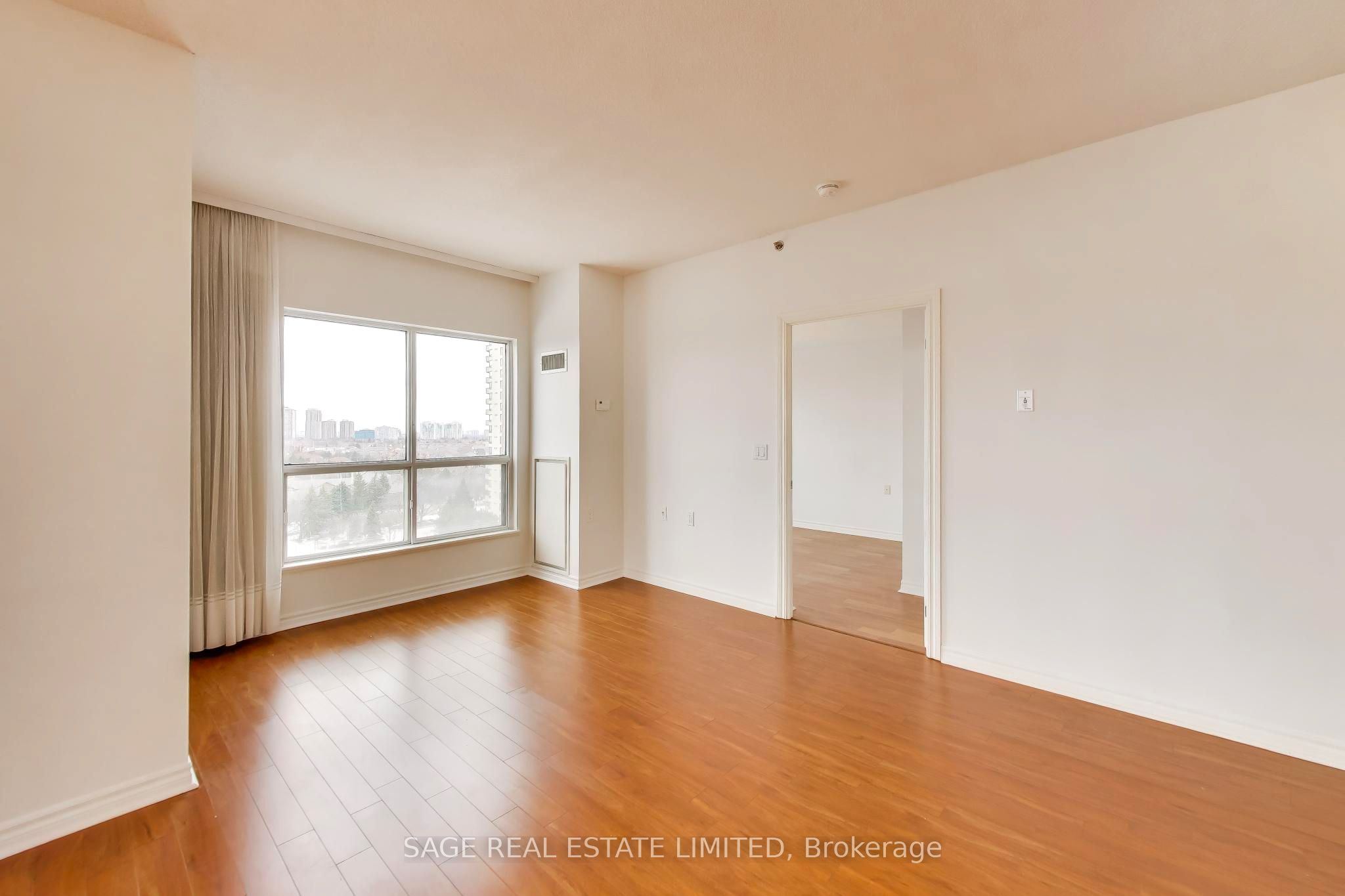 810 Scollard Court 902, Mississauga, ON L5V 0A4 photo 3