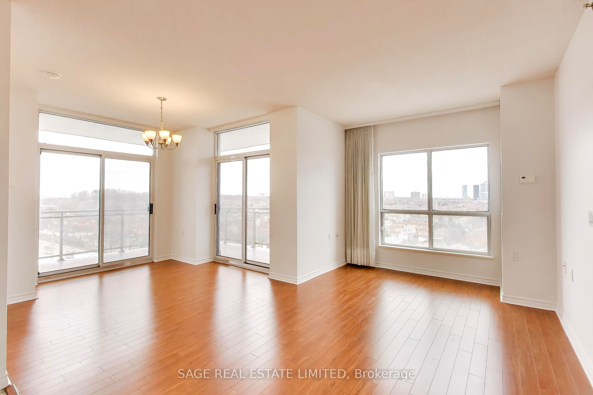 810 Scollard Court 902, Mississauga, ON L5V 0A4 photo 5