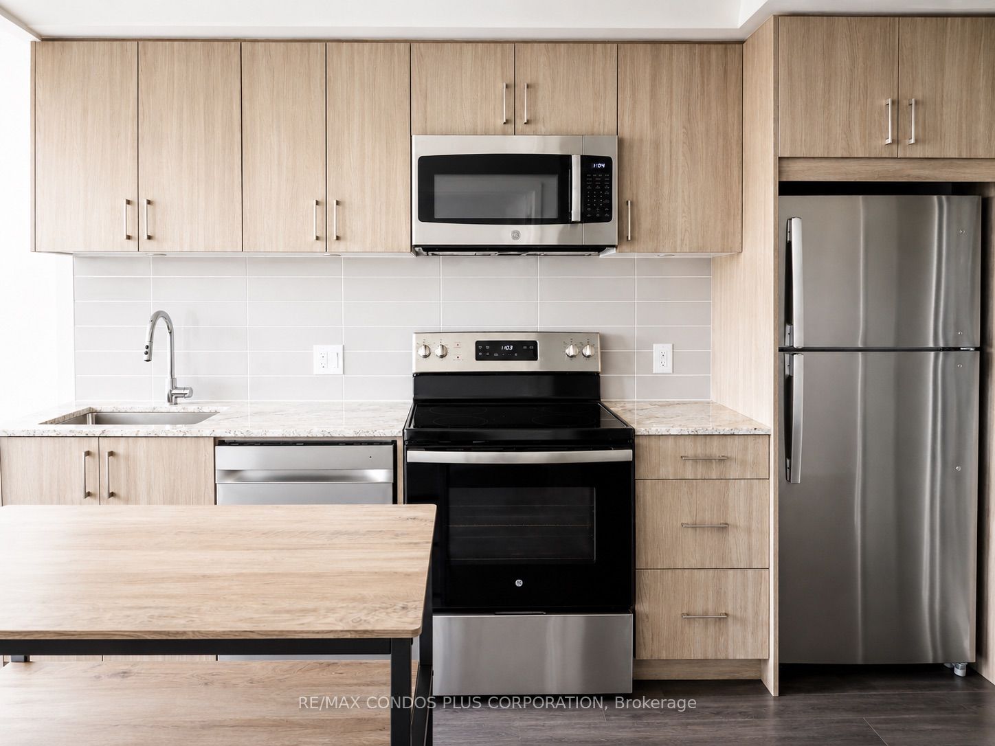 4010 Eglinton Avenue W 424, Toronto, ON M9A 0G5 photo 2
