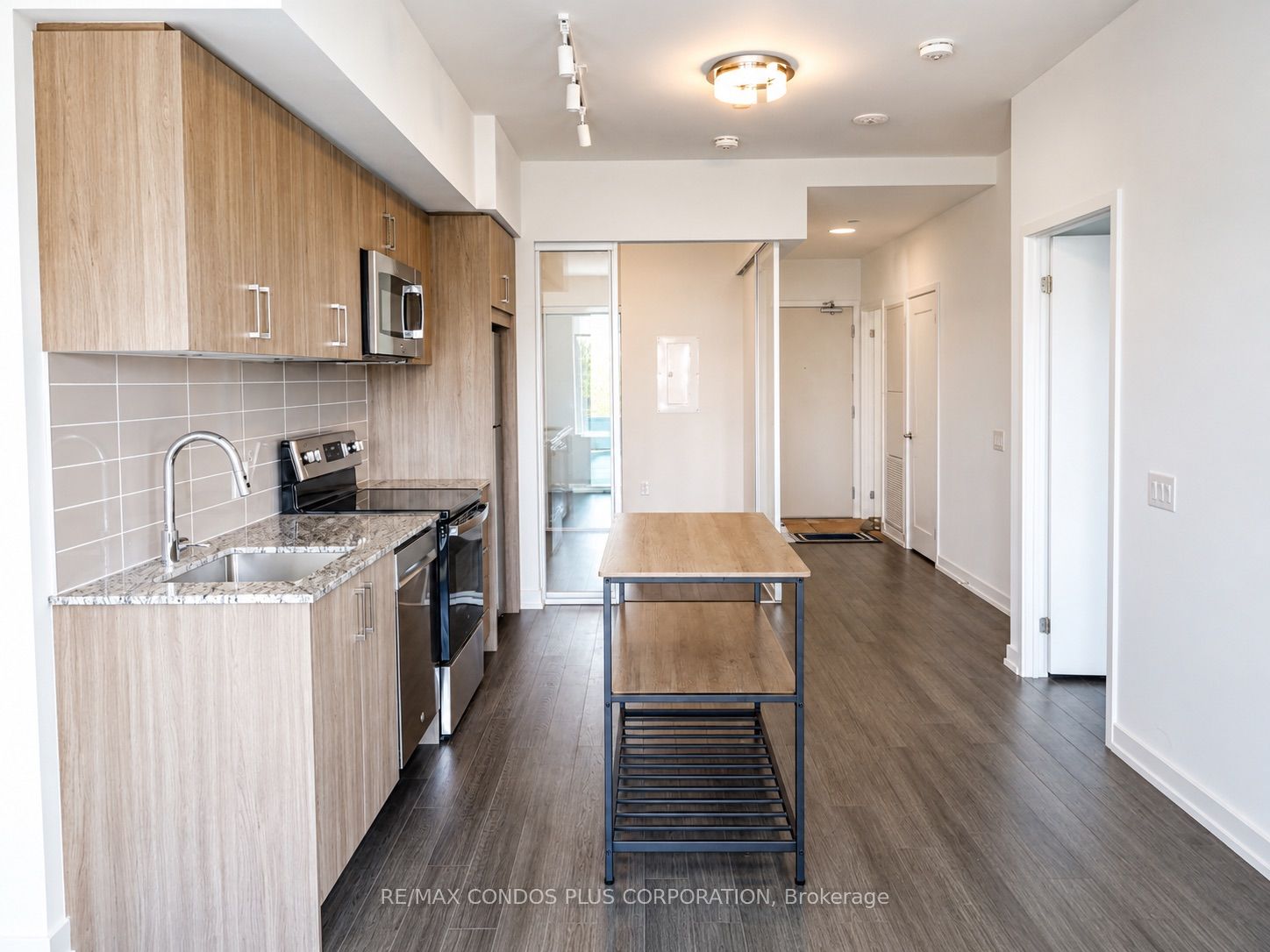 4010 Eglinton Avenue W 424, Toronto, ON M9A 0G5 photo 3