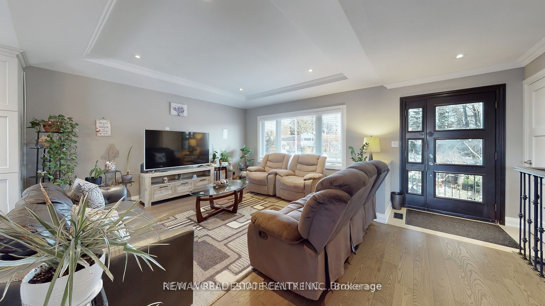 10 Suburban Drive W, Mississauga, ON L5N 1G5 photo 4