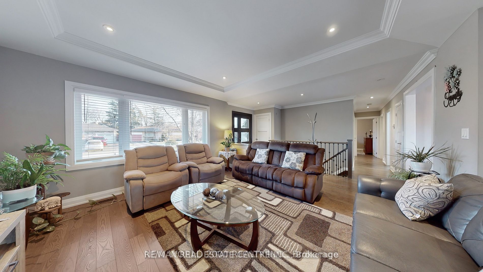 10 Suburban Drive W, Mississauga, ON L5N 1G5 photo 5