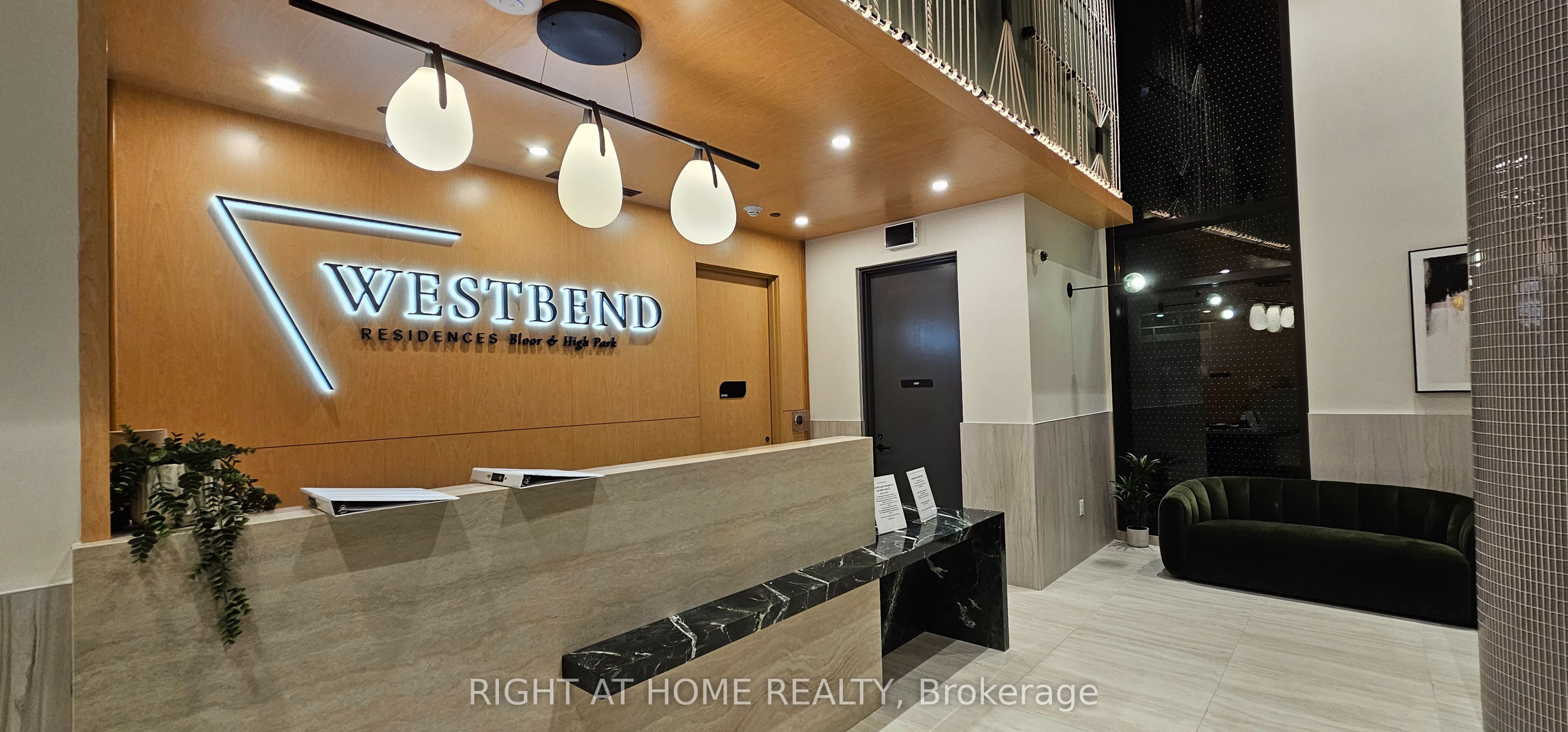 1660 Bloor Street W 418, Toronto, ON M6P 0C6 photo 4