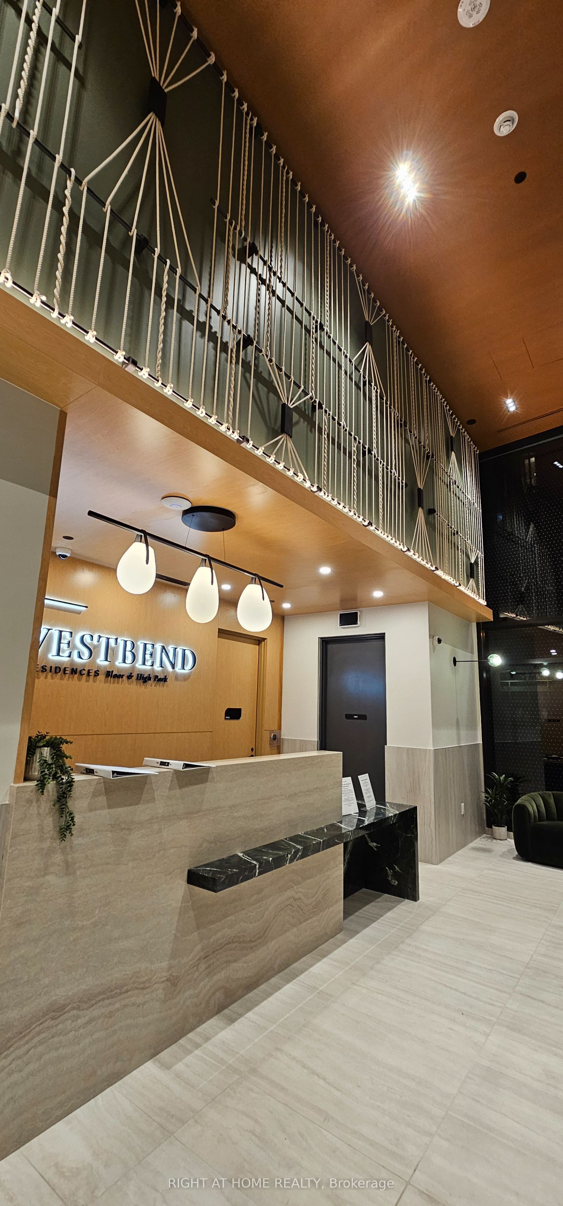1660 Bloor Street W 418, Toronto, ON M6P 0C6 photo 5