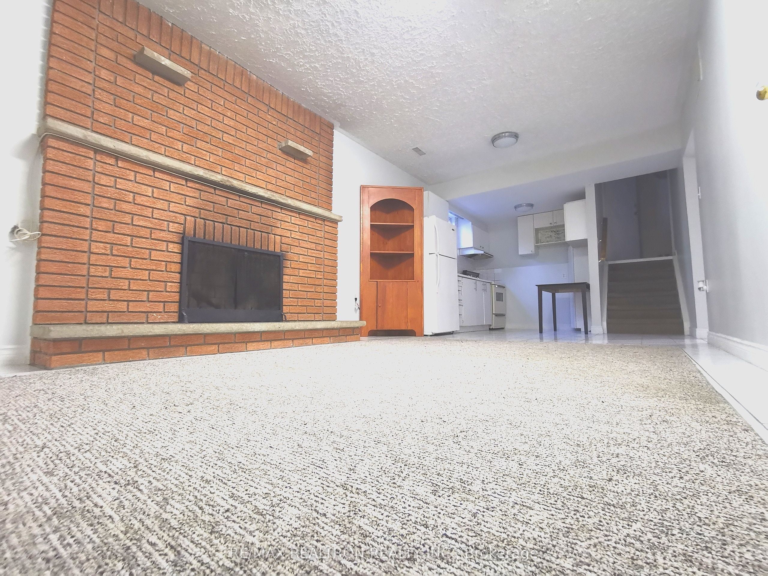 928 Knollwood Court Lower level, Mississauga, ON L5C 3L9 photo 2