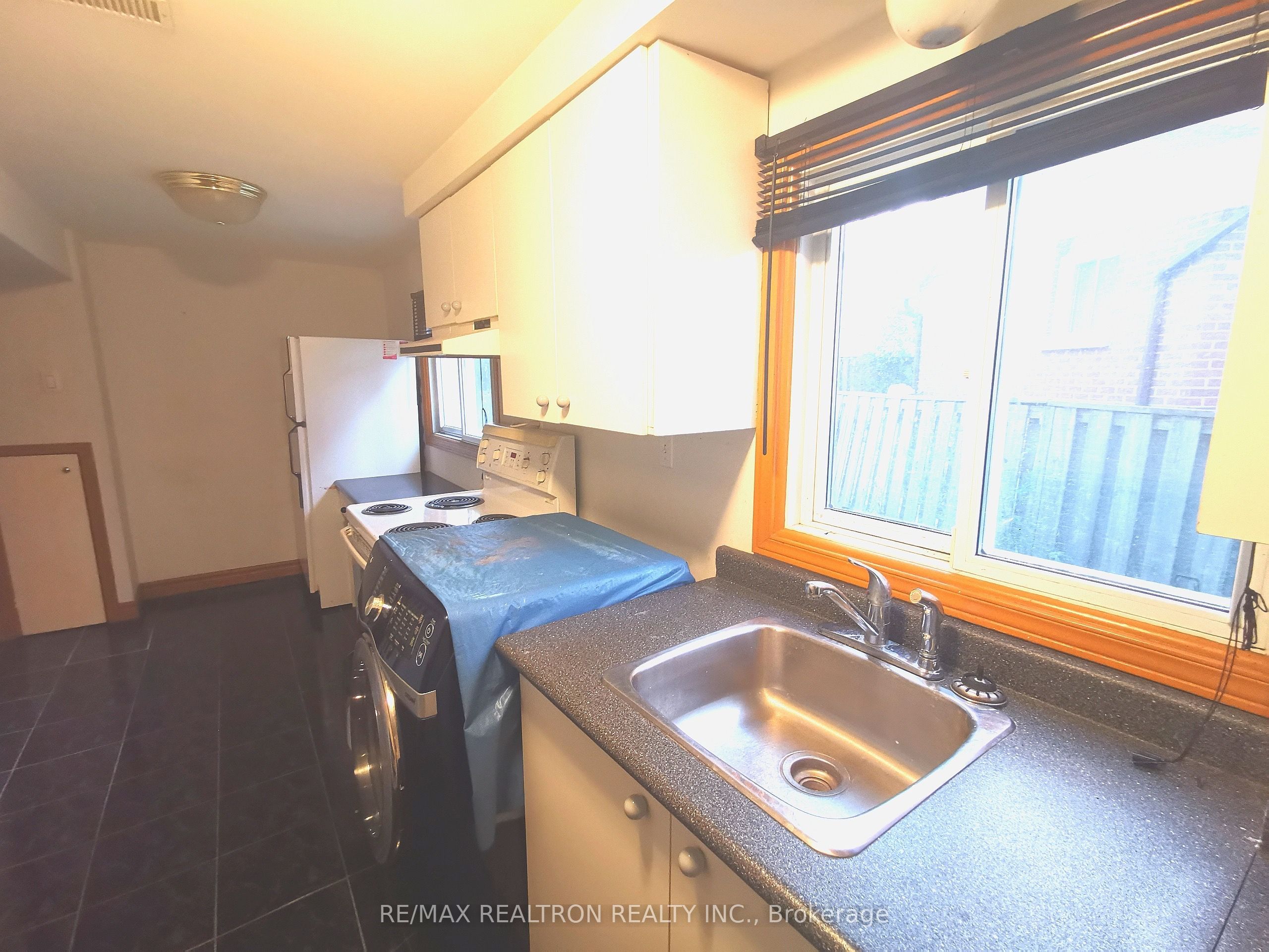 928 Knollwood Court Lower level, Mississauga, ON L5C 3L9 photo 5
