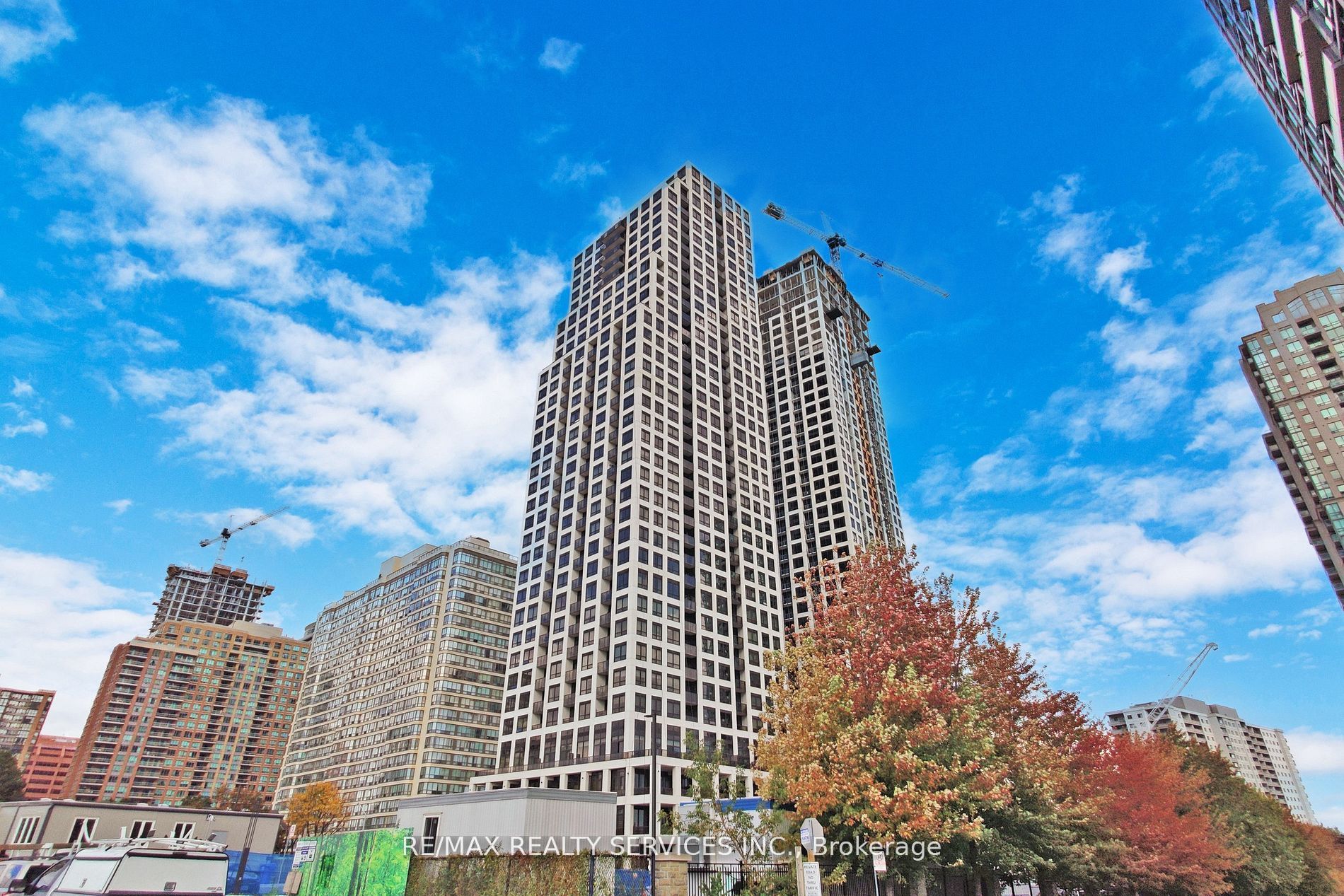 36 Elm Drive W 3406, Mississauga, ON L5B 0N3