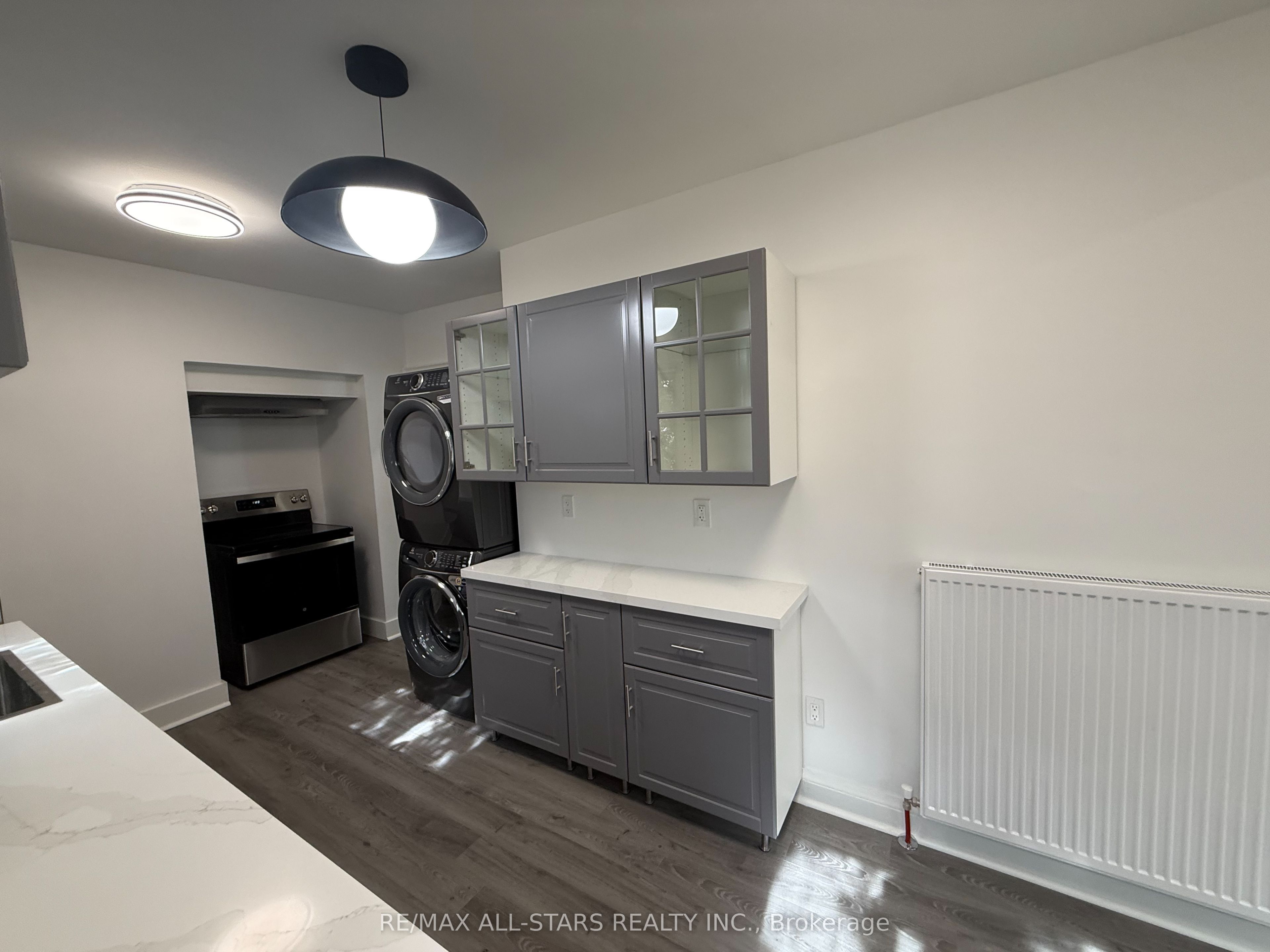 92 Thirty Ninth Street 2, Toronto, ON M8W 3M7 photo 2