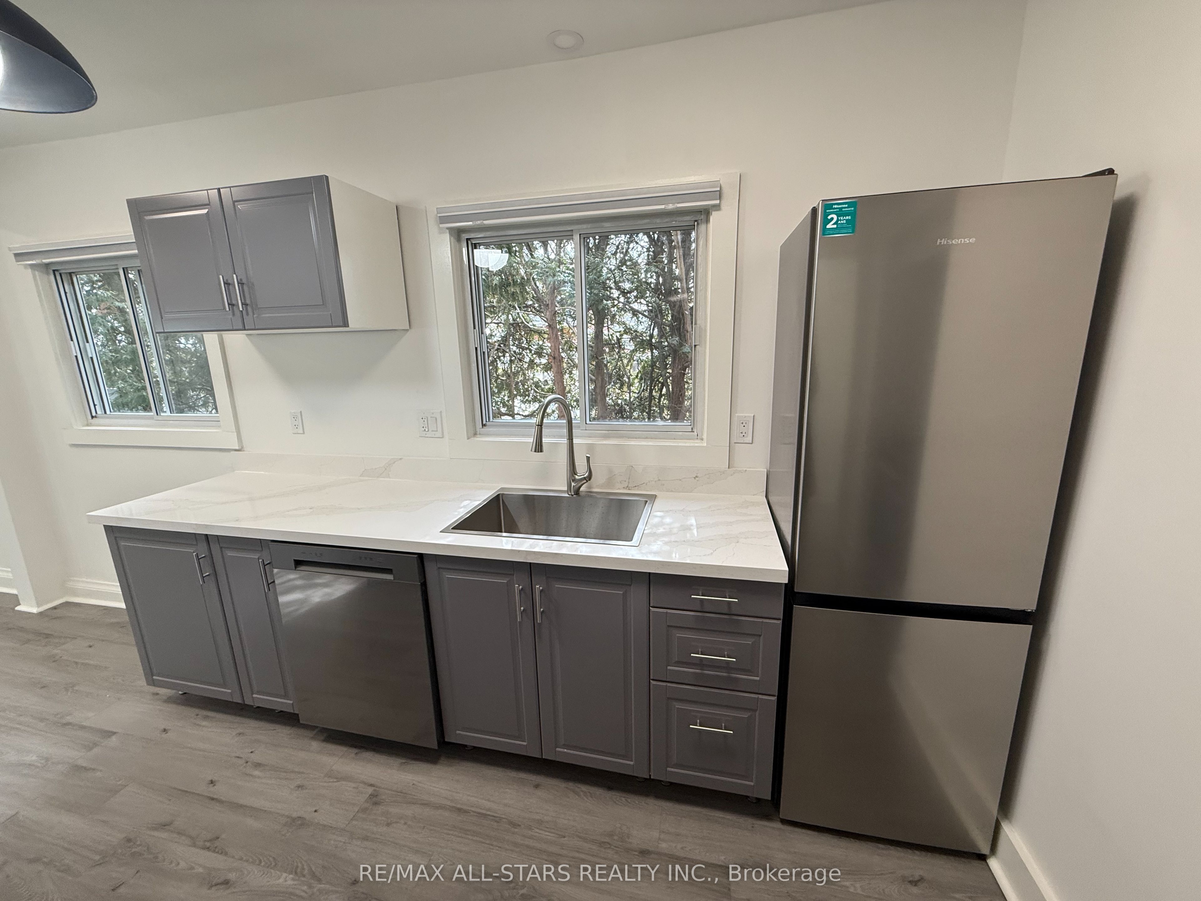 92 Thirty Ninth Street 2, Toronto, ON M8W 3M7 photo 3