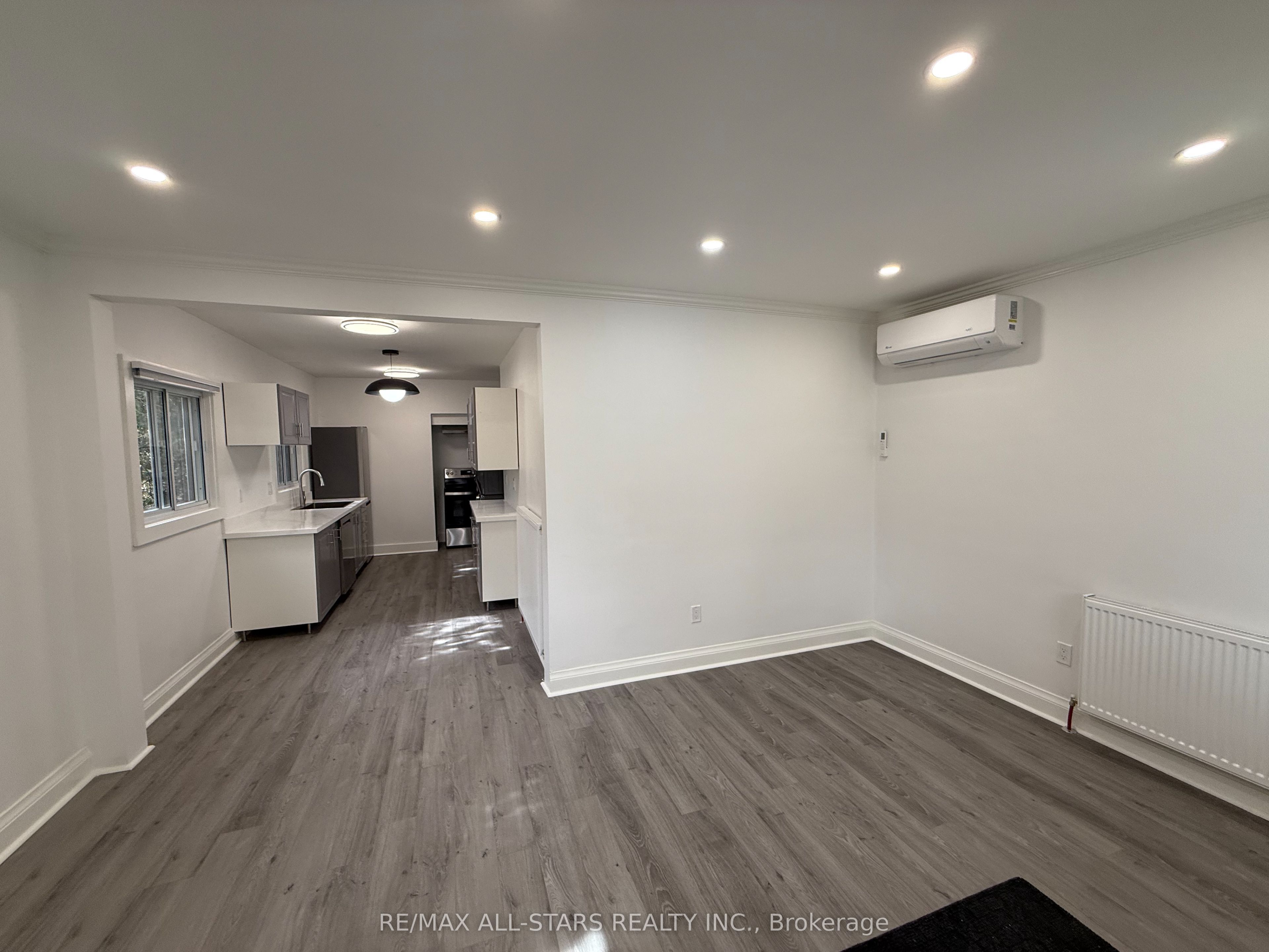 92 Thirty Ninth Street 2, Toronto, ON M8W 3M7 photo 4