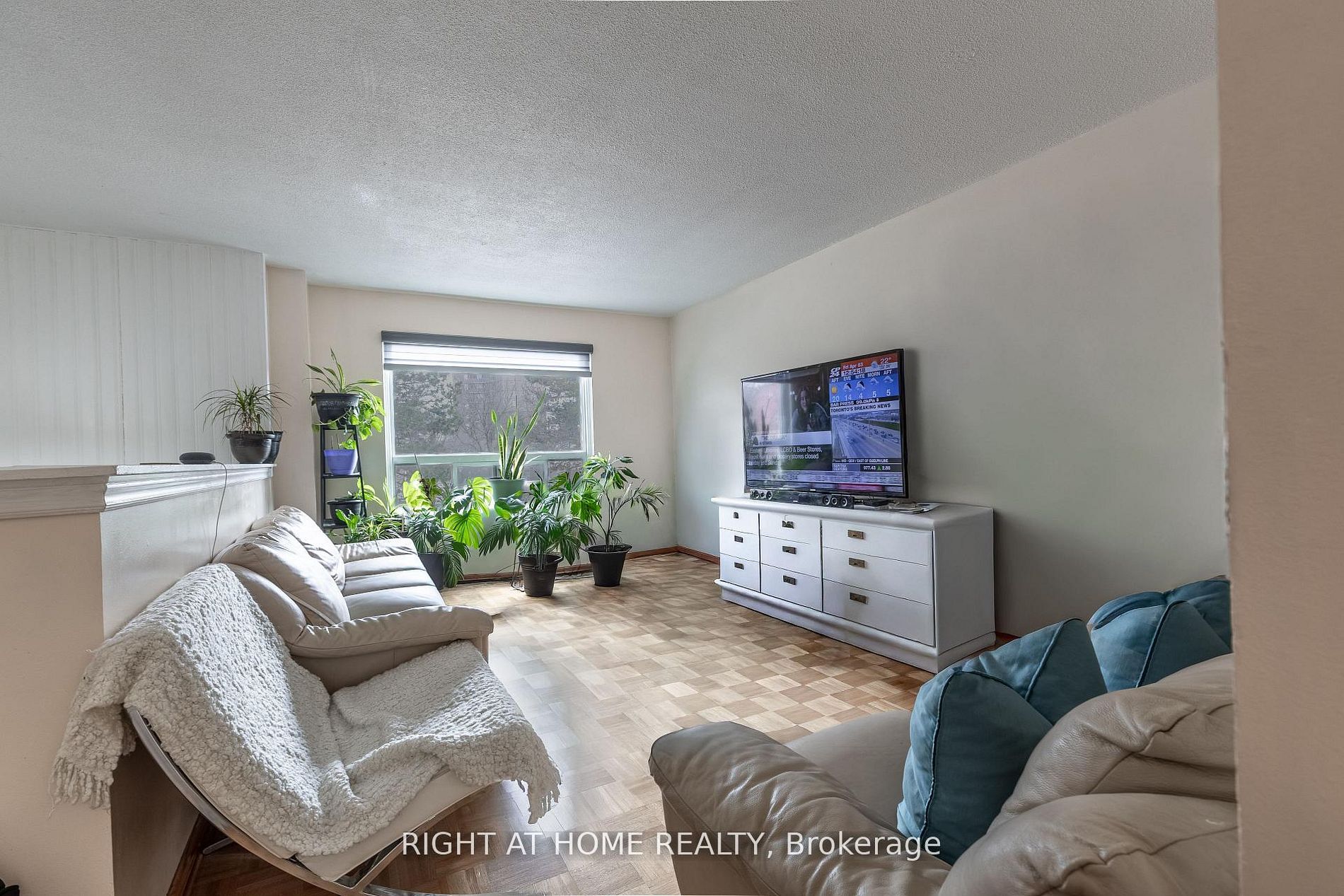 1221 Dundix Road 56, Mississauga, ON L4Y 3Y9 photo 4