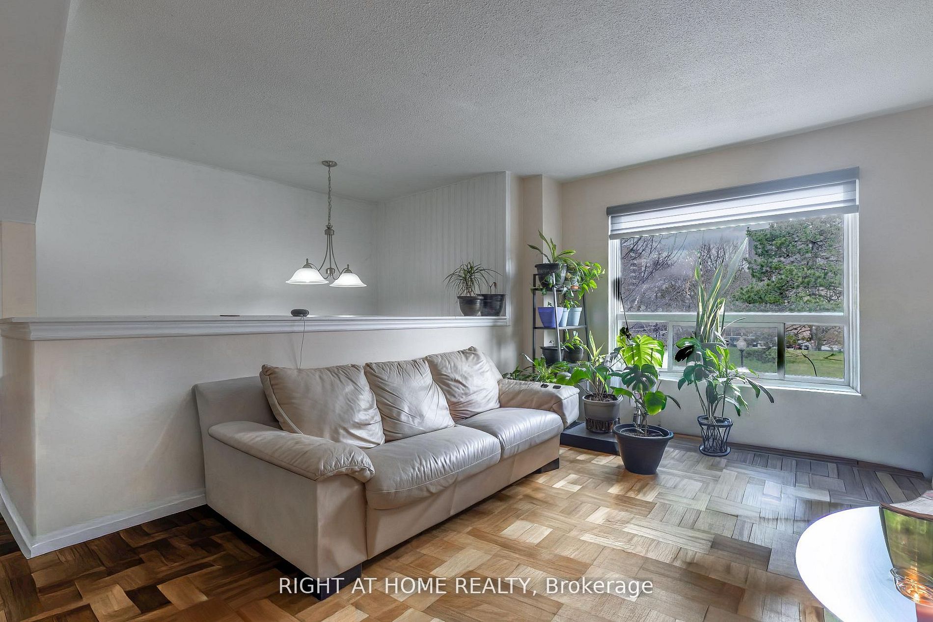1221 Dundix Road 56, Mississauga, ON L4Y 3Y9 photo 5