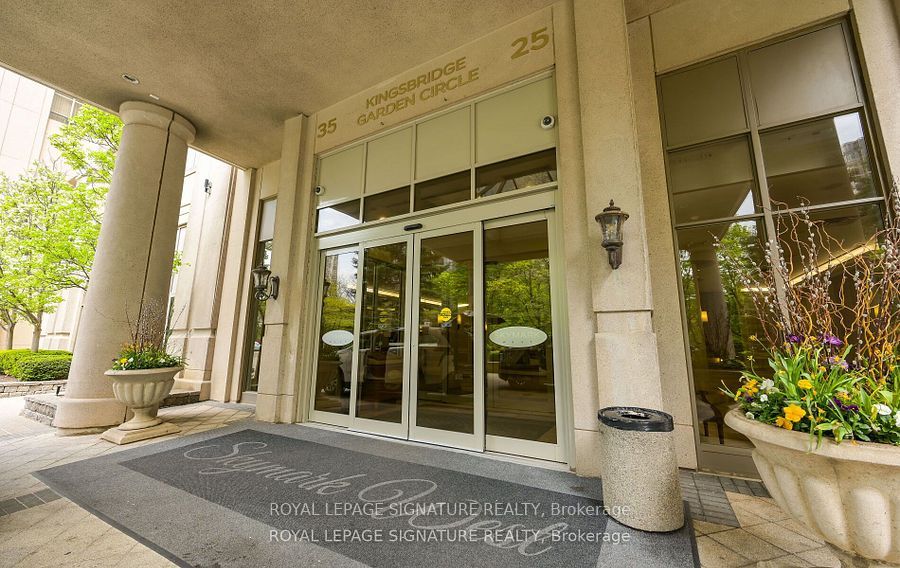 25 Kingsbridge Garden Circle 923, Mississauga, ON L5R 4B1 photo 4