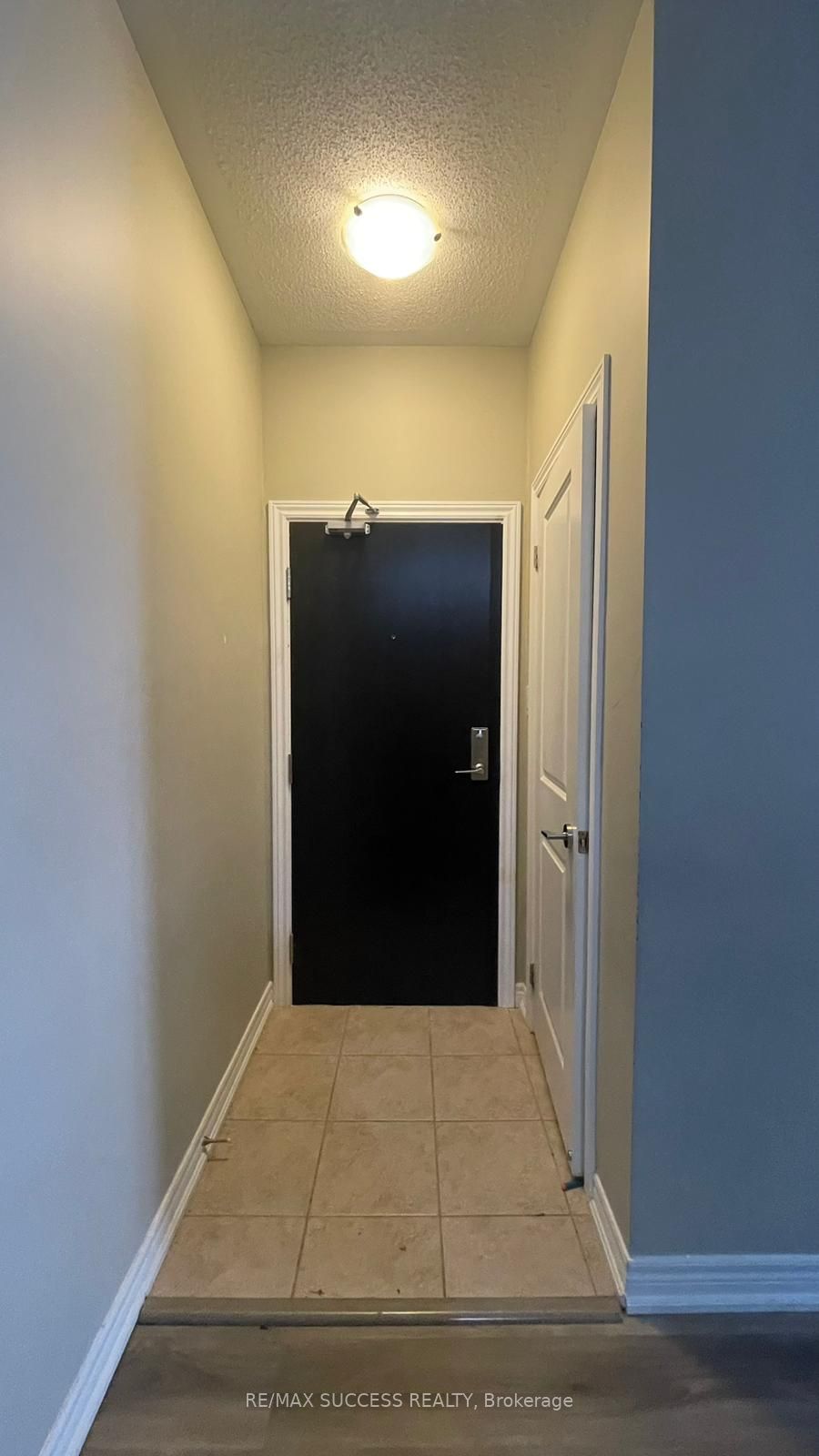 269 Georgian Dr Drive 205, Oakville, ON L6H 0L1 photo 2