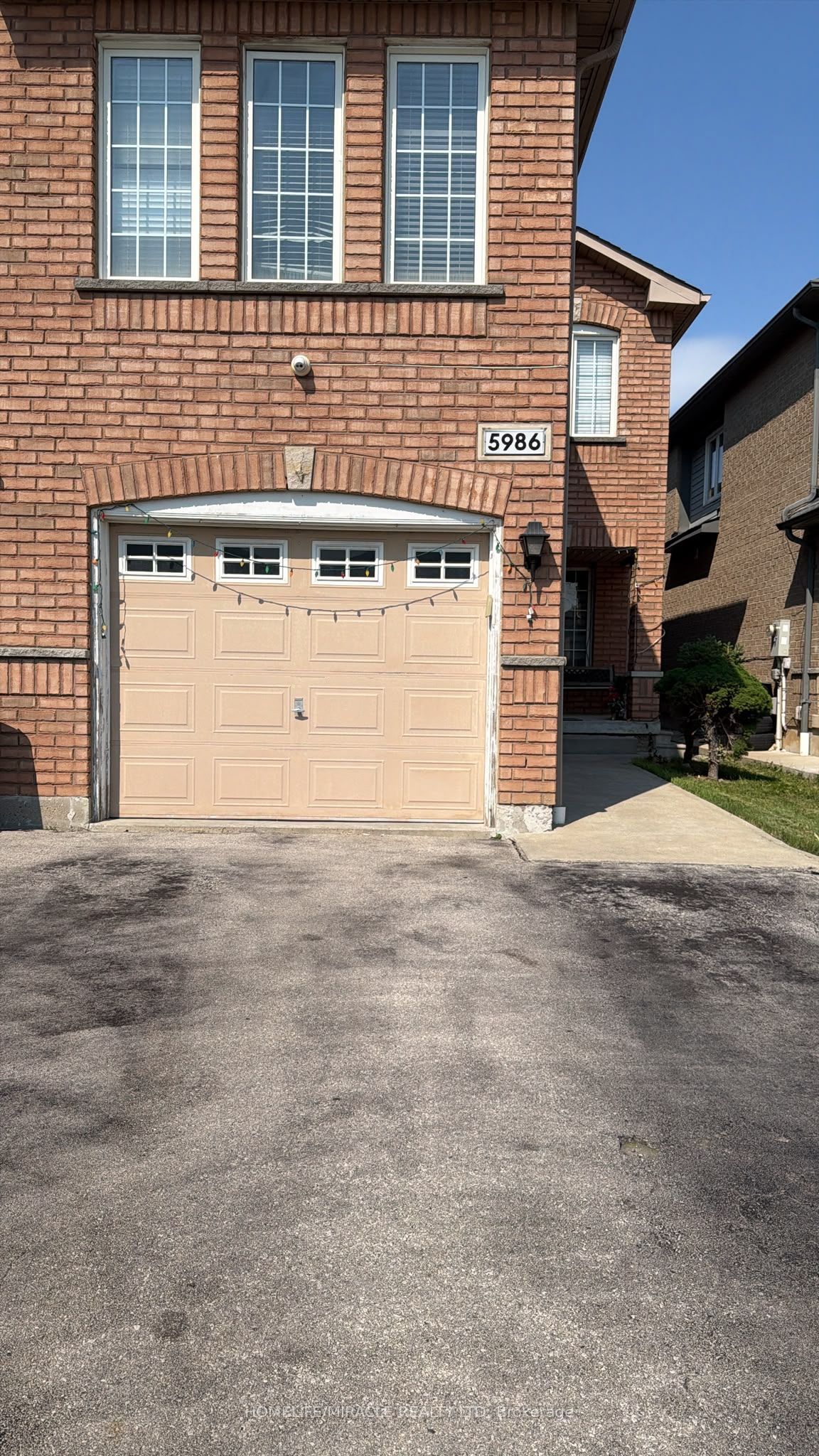 5986 Gant Crescent, Mississauga, ON L5V 2T6 photo 3