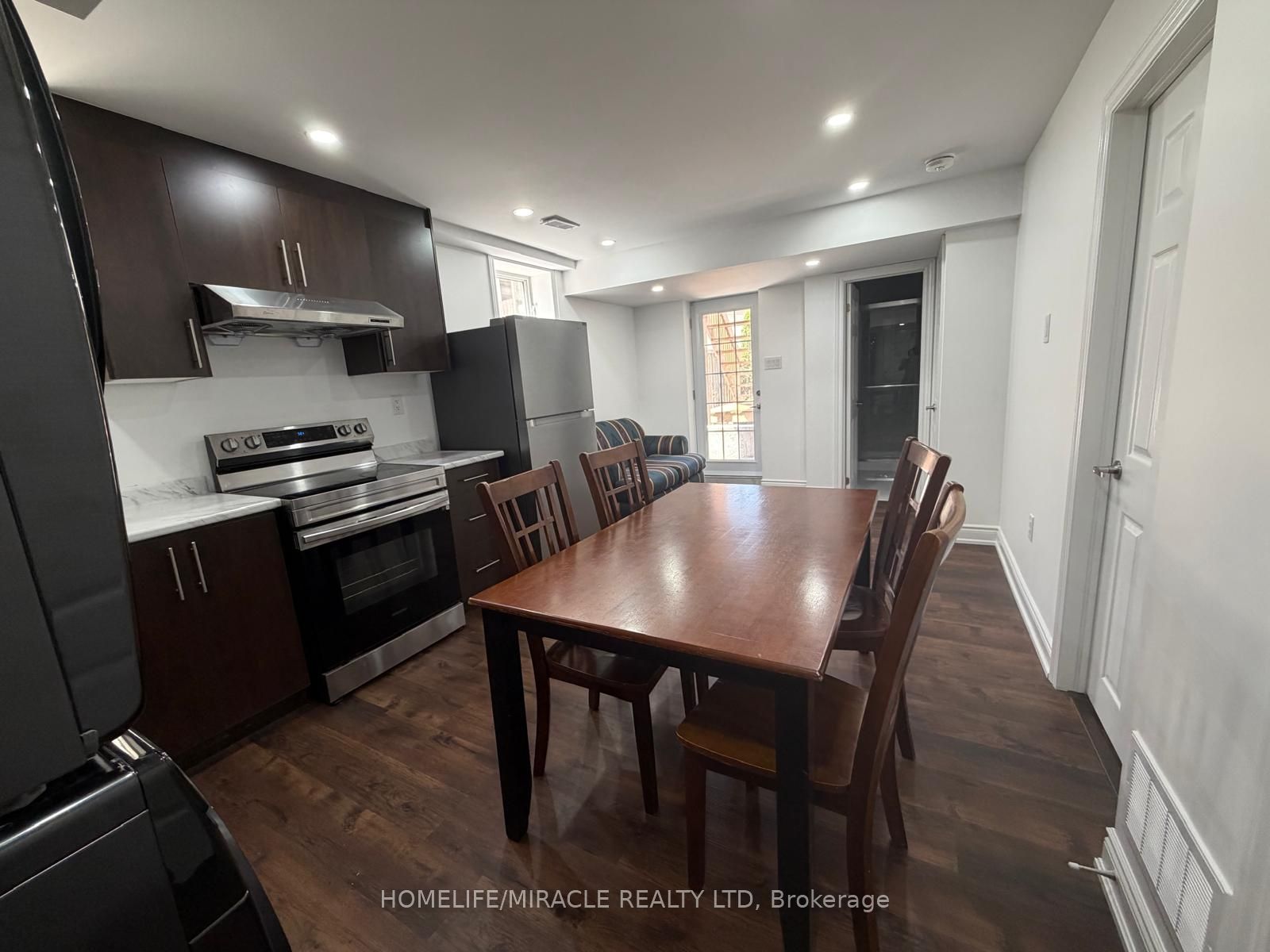 28 Meadowglen Boulevard, Halton Hills, ON L7G 0B7 photo 4