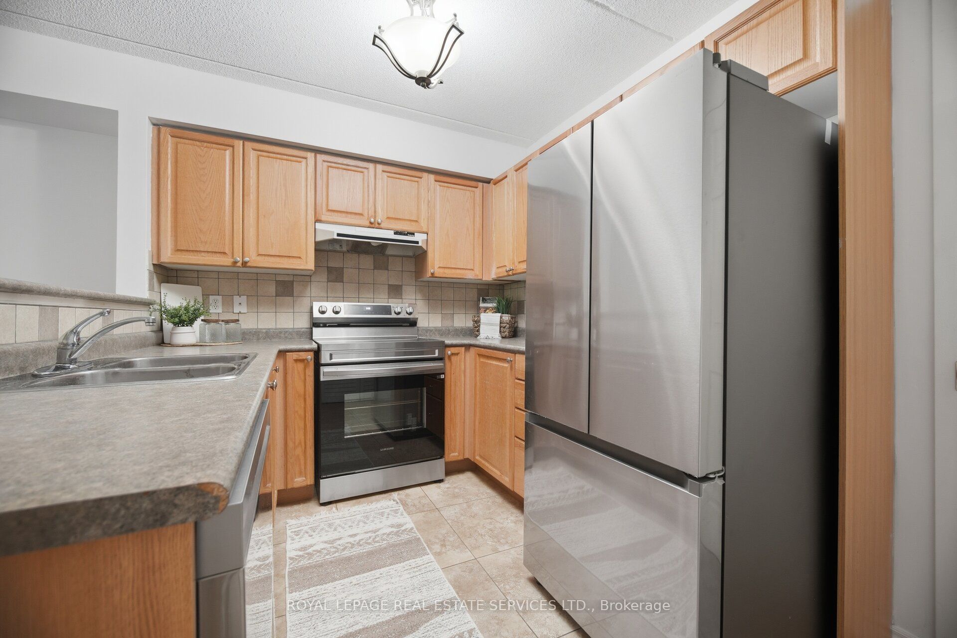1490 Bishops Gate 209, Oakville, ON L6M 4N3 photo 4