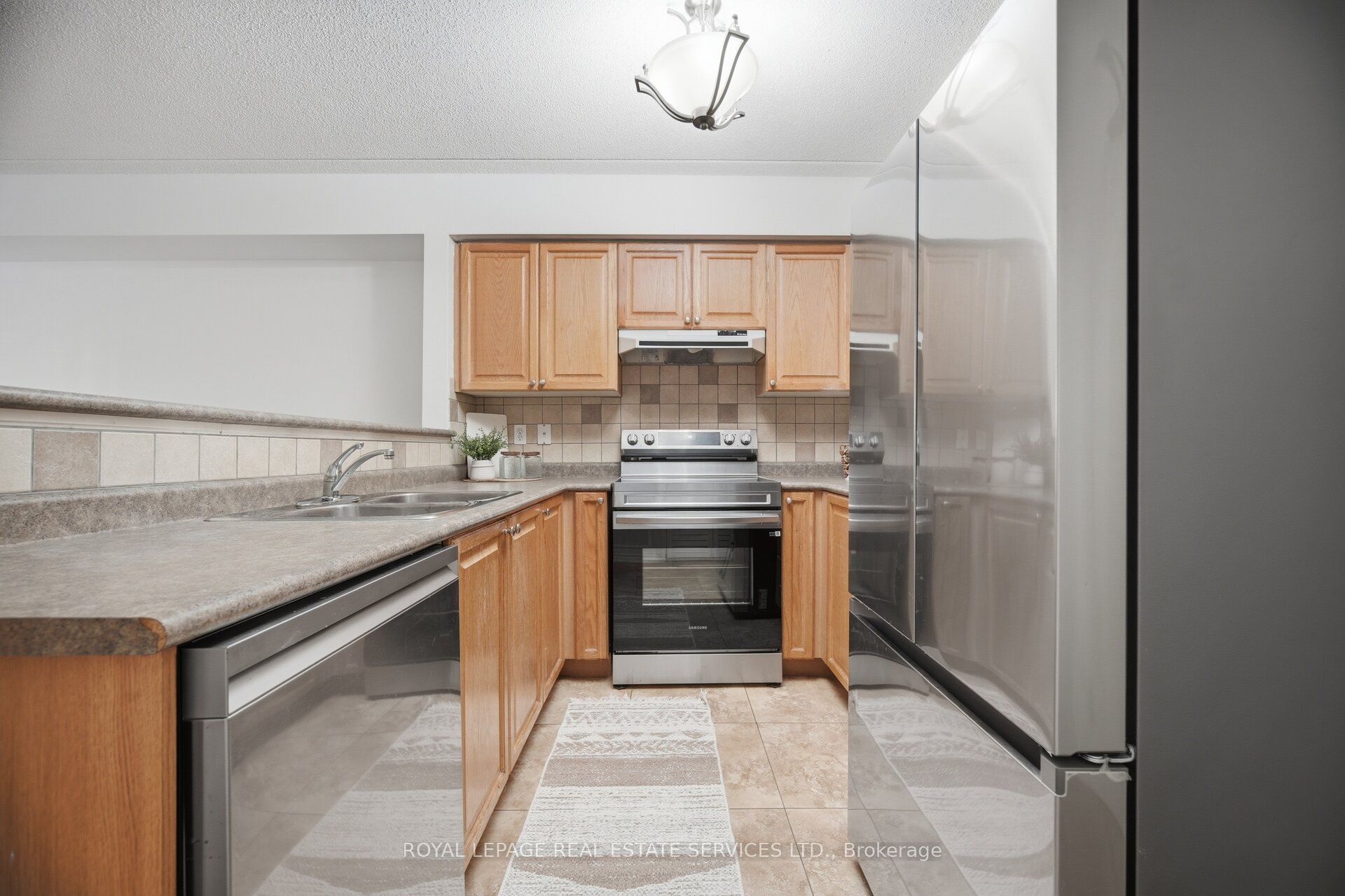 1490 Bishops Gate 209, Oakville, ON L6M 4N3 photo 5