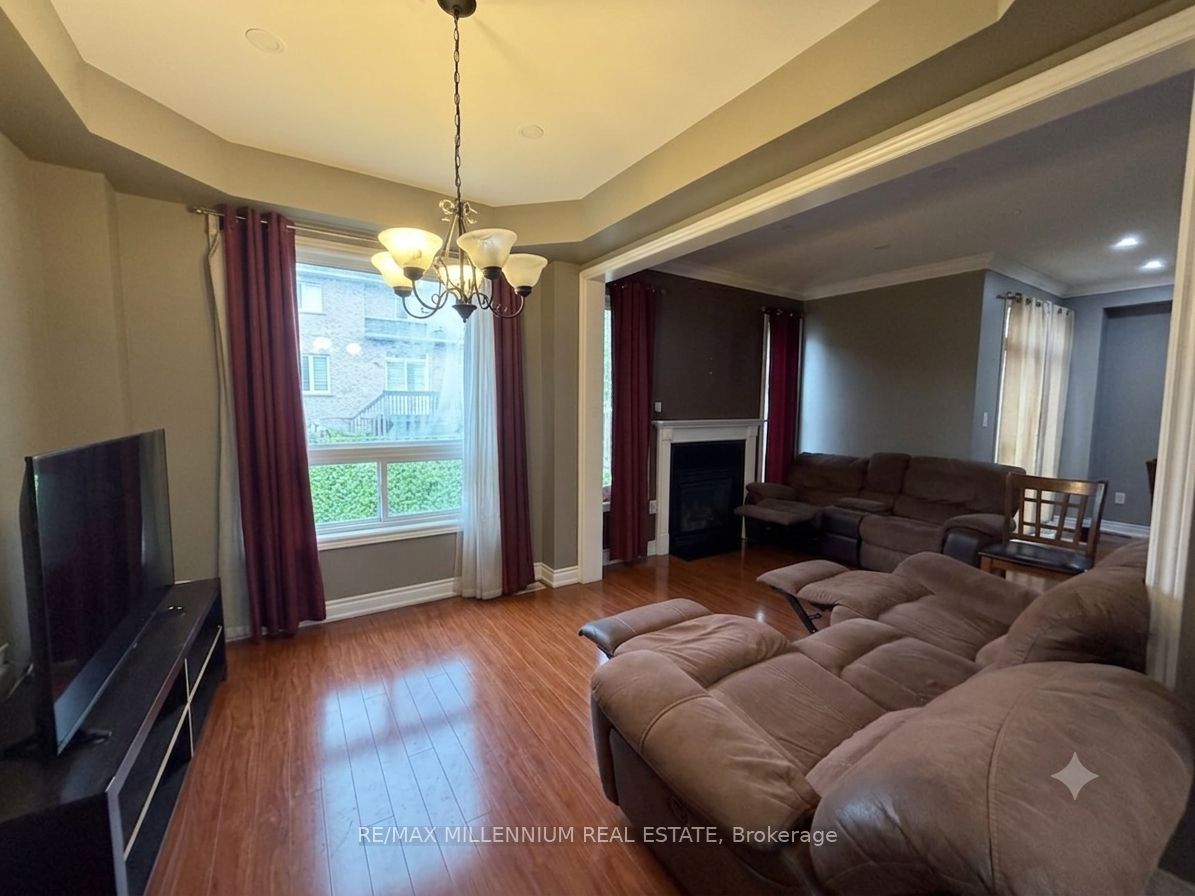 33 Nomad Crescent Upper, Brampton, ON L6Y 5N5 photo 3