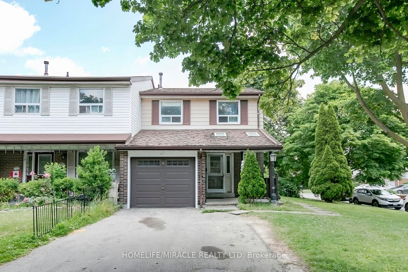 47 Longbourne Crescent, Brampton, ON L6S 2R8 photo 2