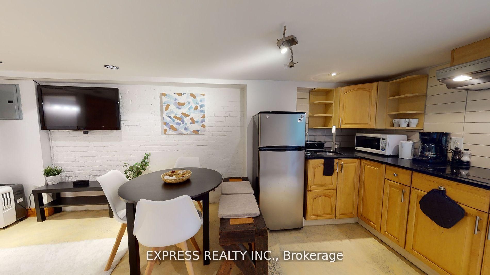 146 Blackthorn Avenue Lower, Toronto, ON M6N 3H8 photo 3