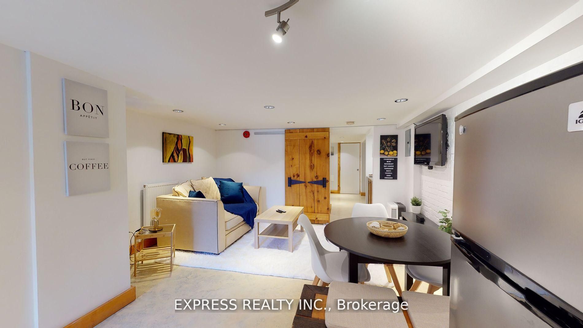 146 Blackthorn Avenue Lower, Toronto, ON M6N 3H8 photo 4