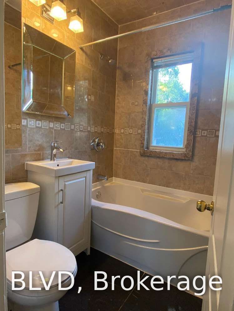 617 The Queensway Avenue Main Fl, Toronto, ON M8Y 1K2 photo 4