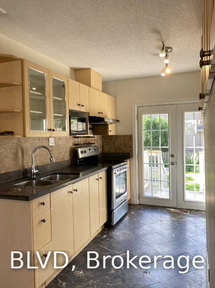 617 The Queensway Avenue Main Fl, Toronto, ON M8Y 1K2 photo 5
