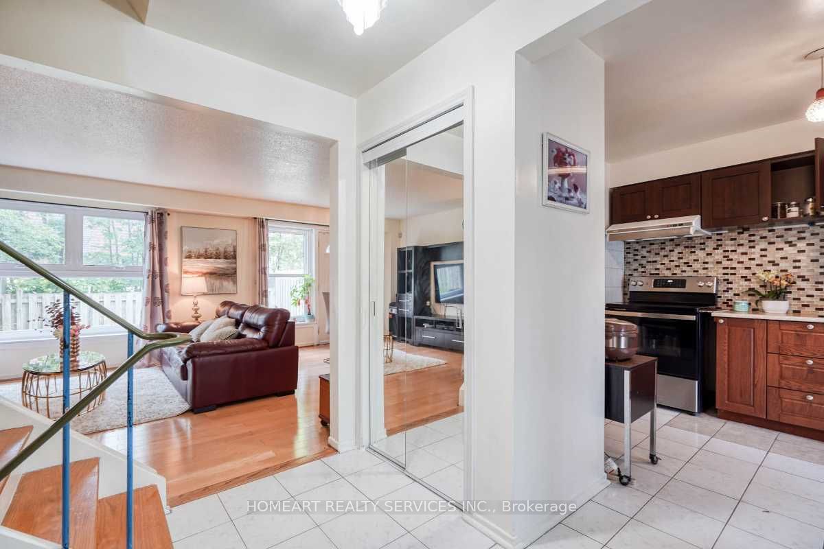 27 Gosford Boulevard 1, Toronto, ON M3N 2G7 photo 3