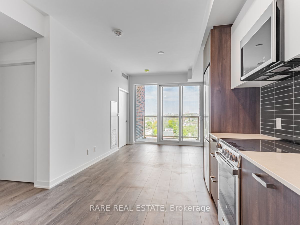 1787 St Clair Avenue W 815, Toronto, ON M6N 0B7 photo 2