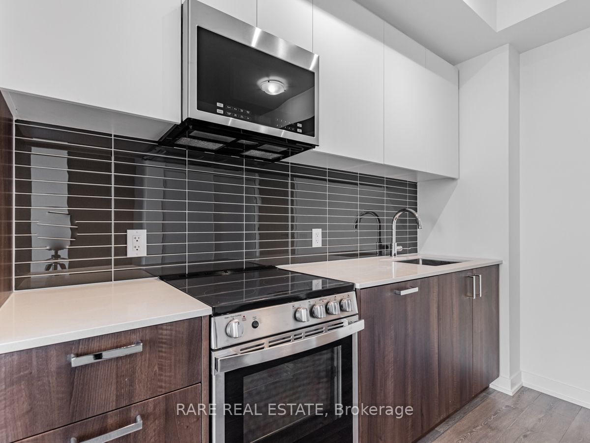 1787 St Clair Avenue W 815, Toronto, ON M6N 0B7 photo 3