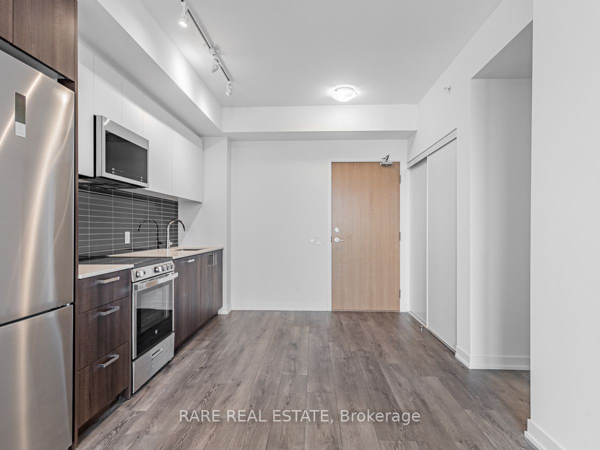 1787 St Clair Avenue W 815, Toronto, ON M6N 0B7 photo 5