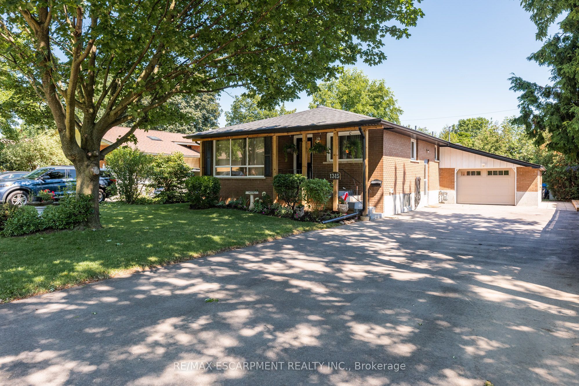 1315 Rosemary Crescent, Burlington, ON L7P 2P3