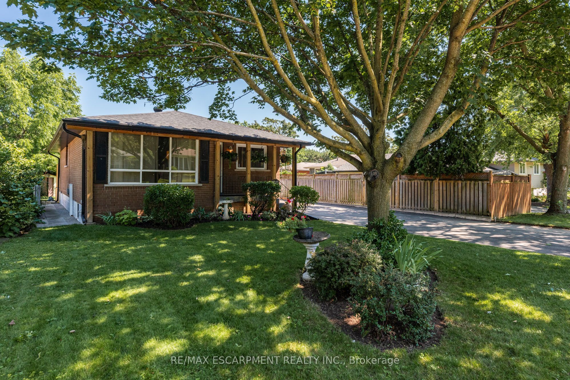 1315 Rosemary Crescent, Burlington, ON L7P 2P3 photo 3
