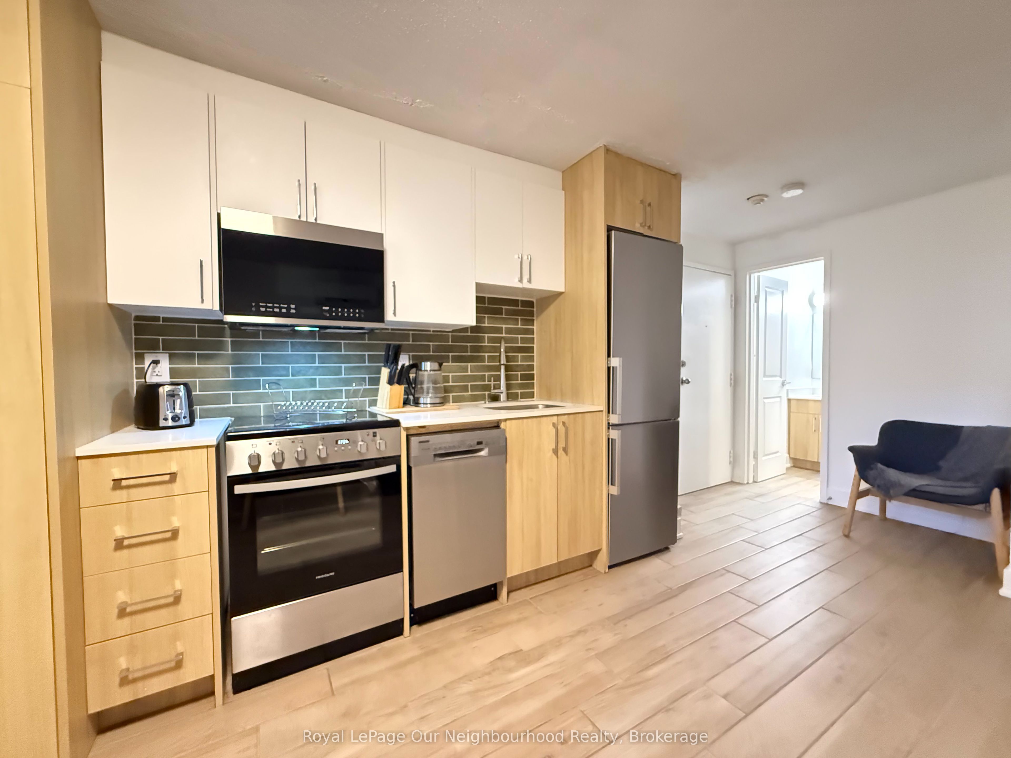160 Dowling Avenue 104, Toronto, ON M6K 3A6