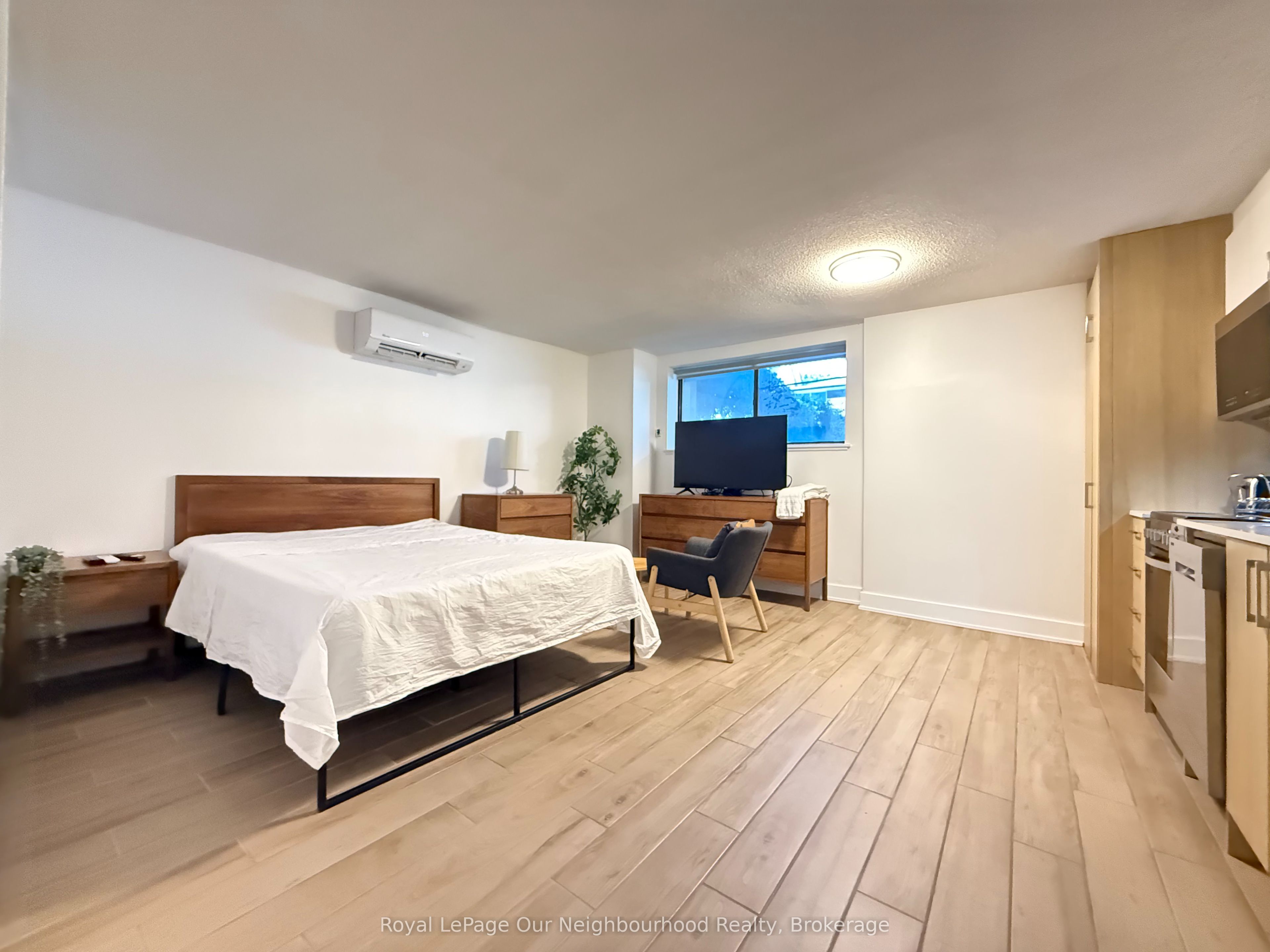 160 Dowling Avenue 104, Toronto, ON M6K 3A6 photo 3