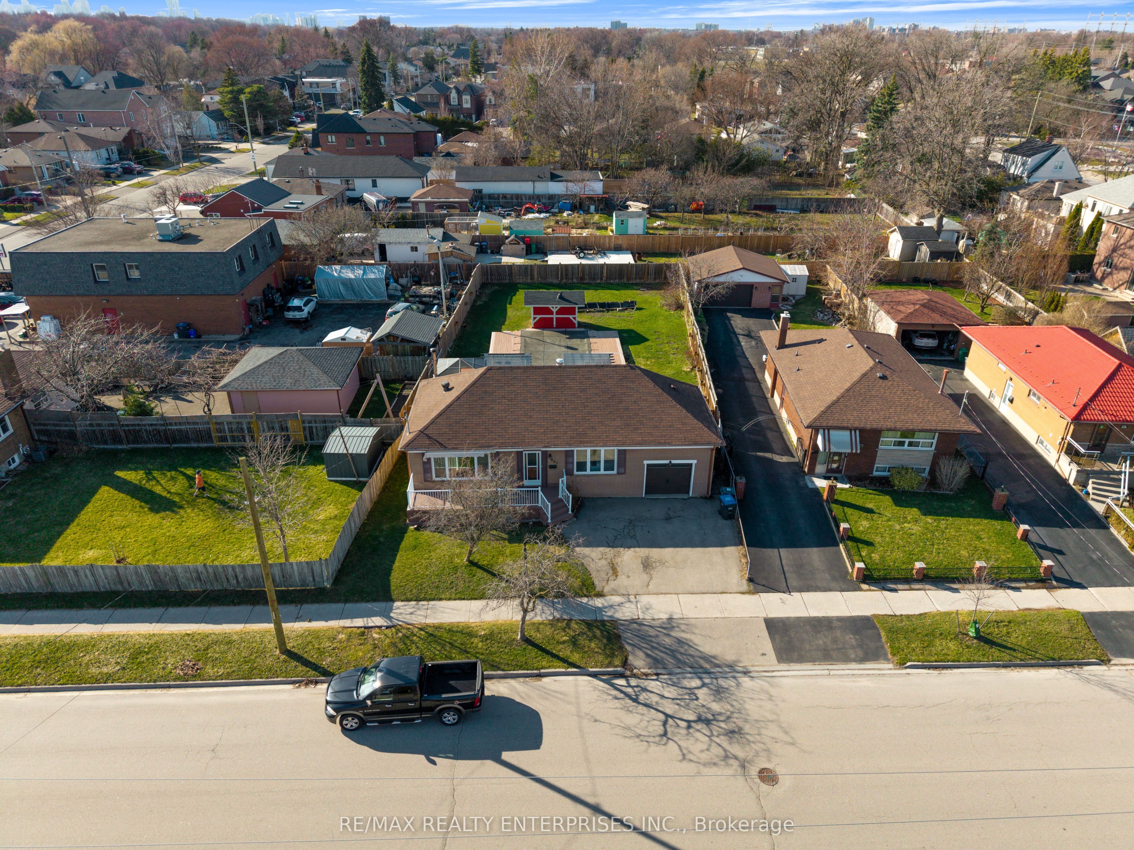 951 Atwater Avenue, Mississauga, ON L5E 1M4 photo 3
