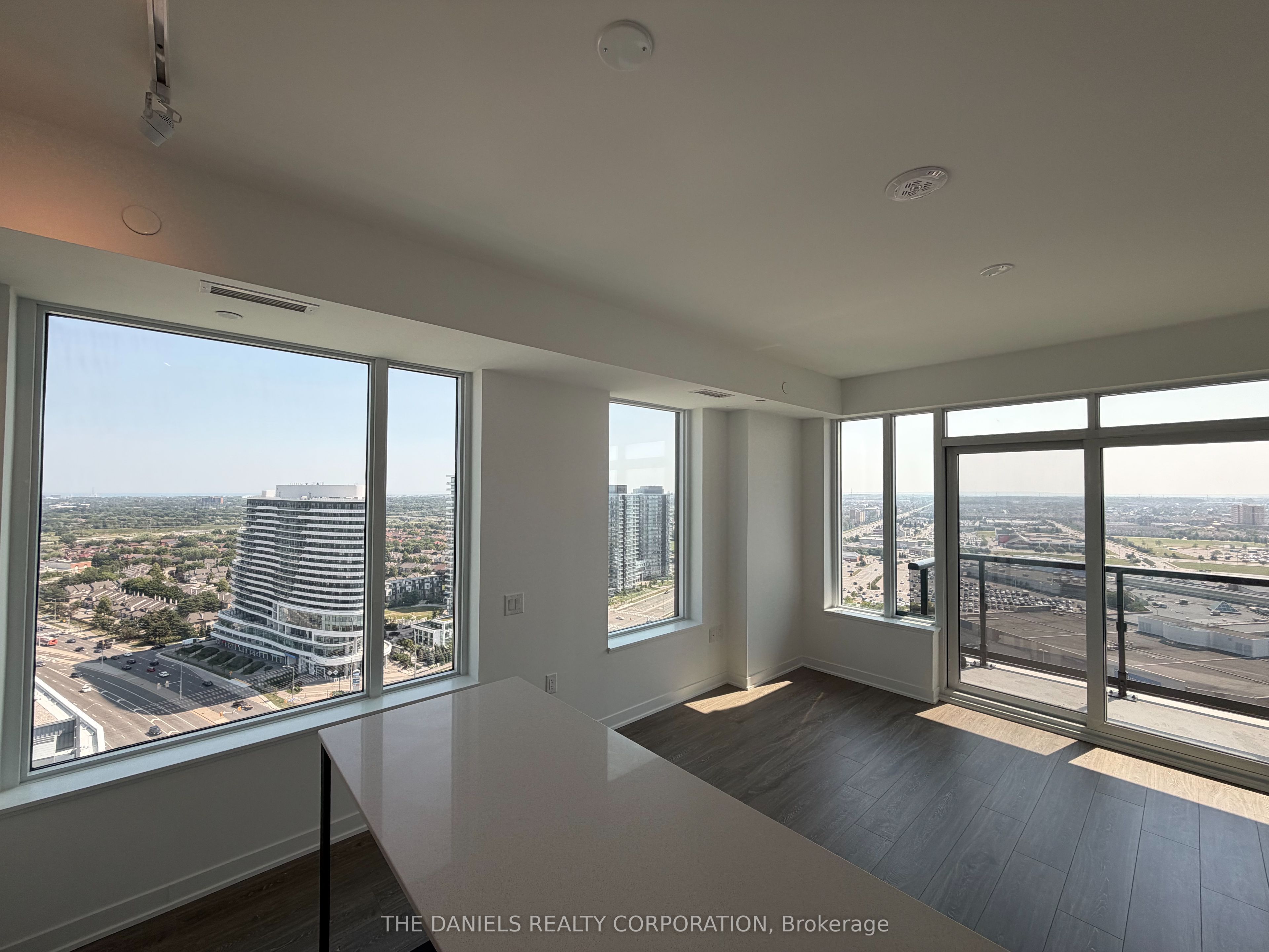 2495 Eglinton Avenue W 2504, Mississauga, ON L5M 2T2 photo 3