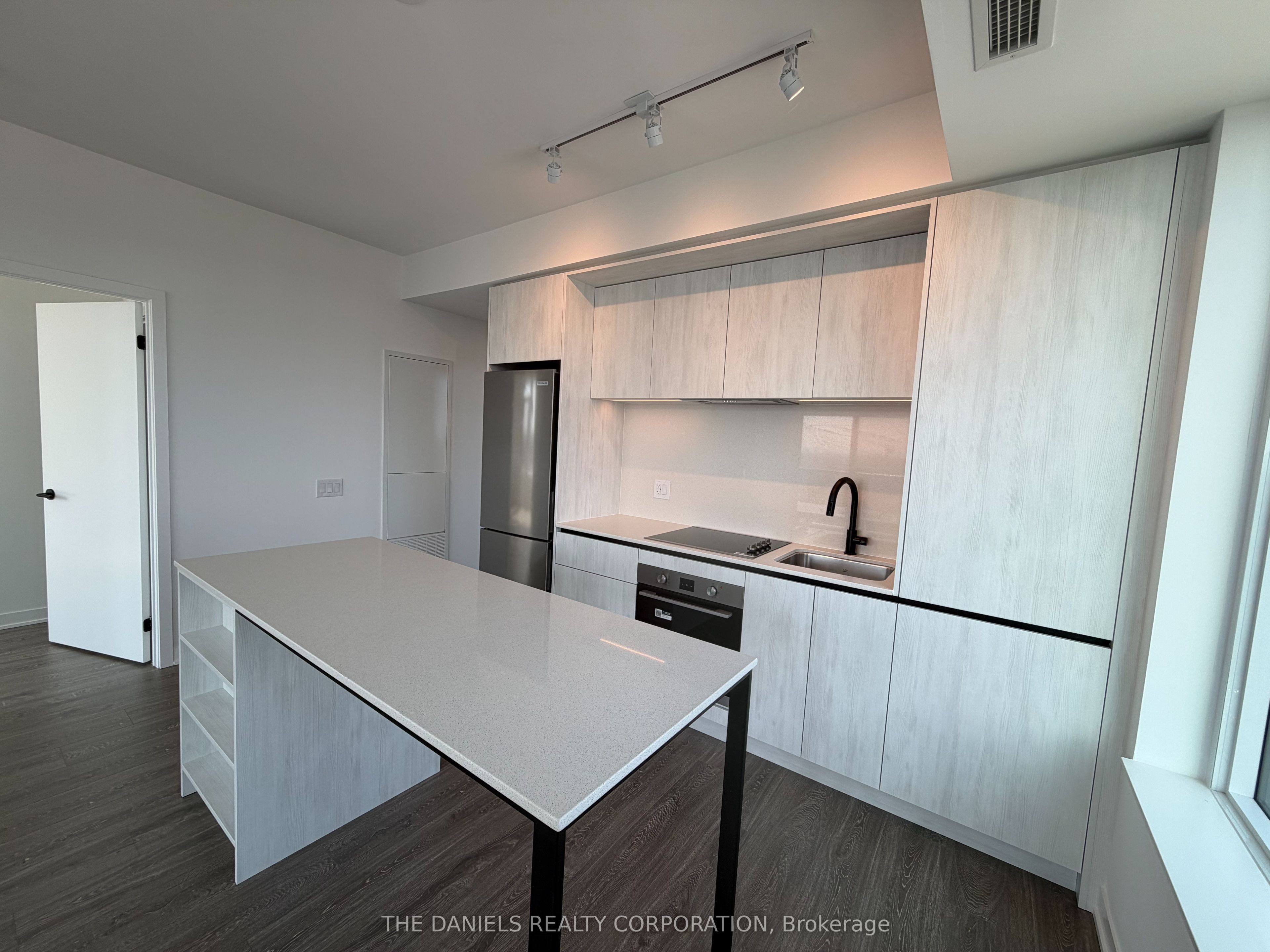 2495 Eglinton Avenue W 2504, Mississauga, ON L5M 2T2 photo 5