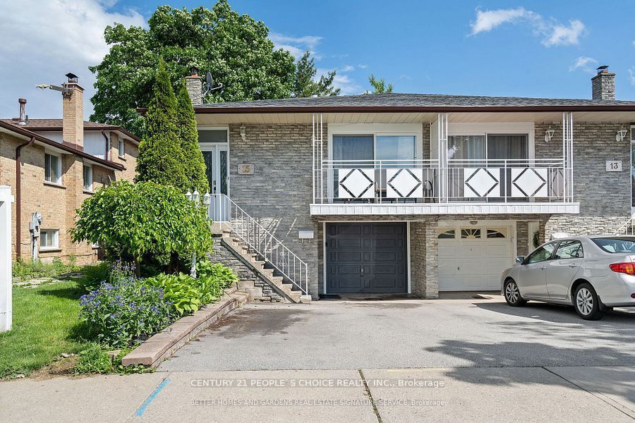 15 Nancy Mccredie Drive Main, Brampton, ON L6X 2N4