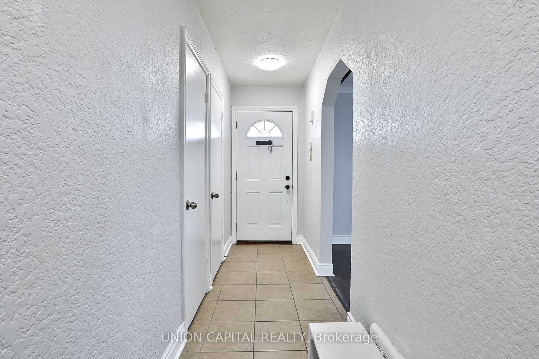 38 Claver Avenue, Toronto, ON M6B 2V8 photo 3
